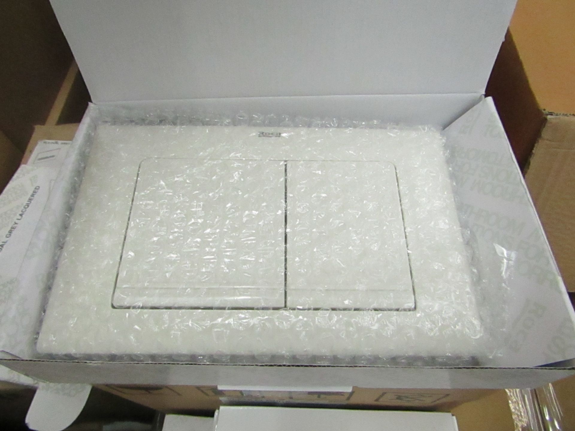 Roca L1 White Dual Flush plate, new and boxed.