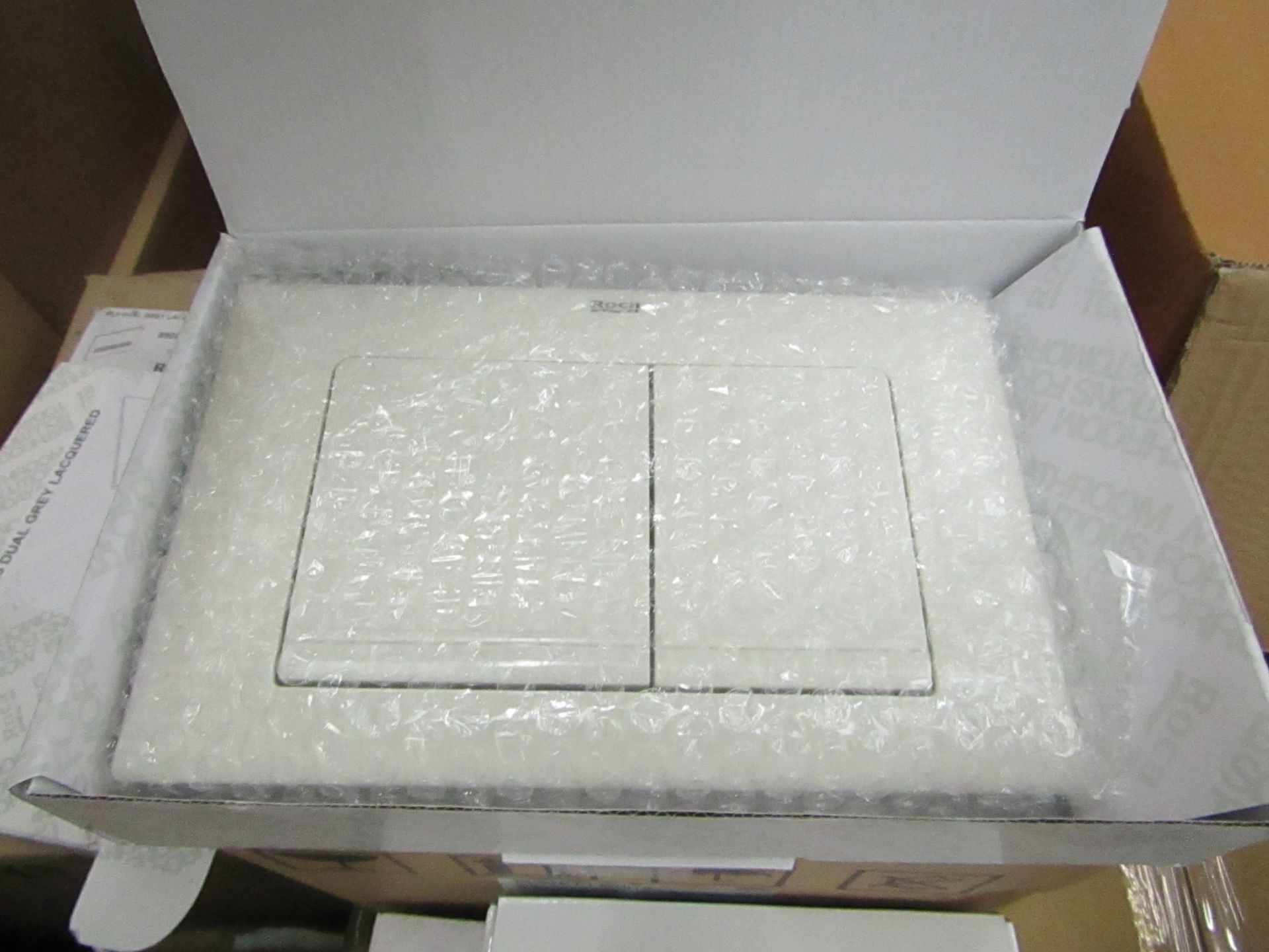 Roca L1 White Dual Flush plate, new and boxed.