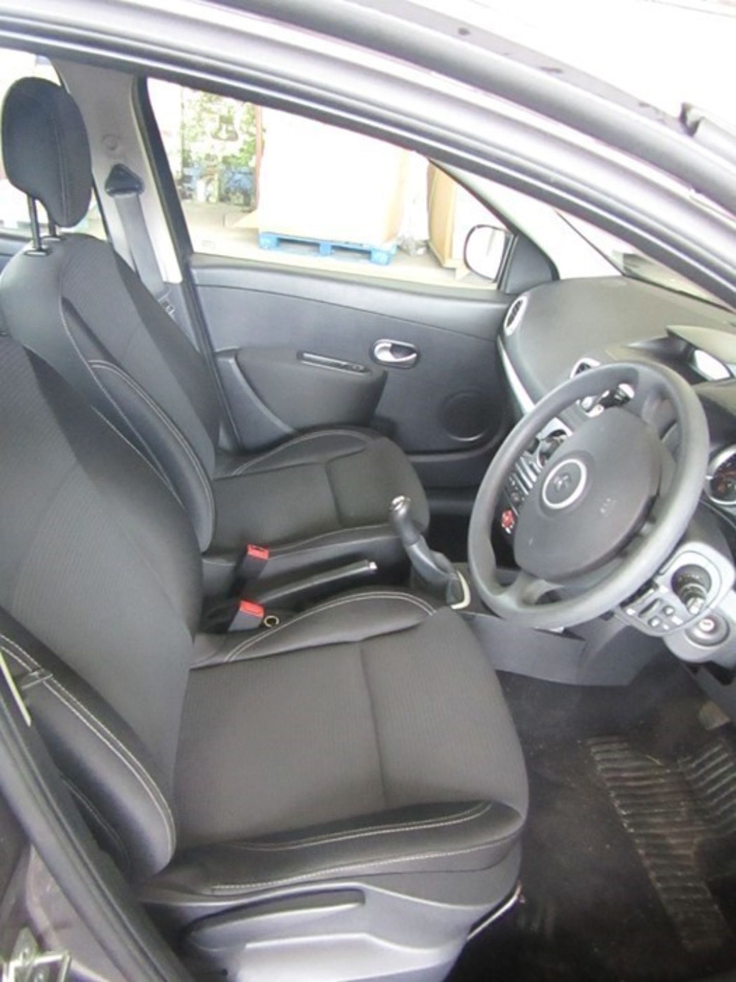 2012 Renault Clio Expression Plus 16V 1.2i, 29,991 miles (unchecked), MOT until 29th May 2020, 2 - Image 7 of 14