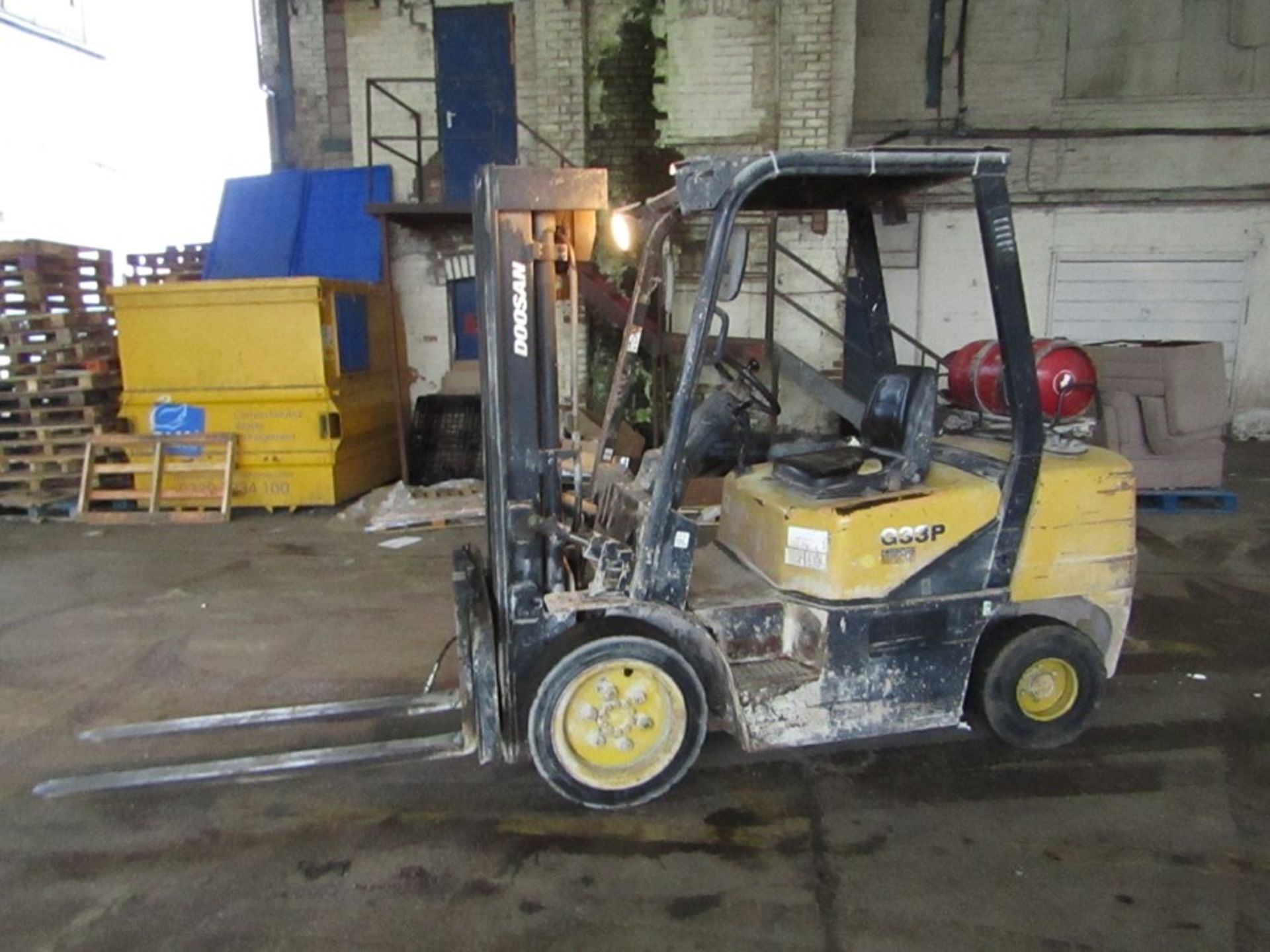 Doosan 633P-3 Gas Forklift Truck, Has extended forks fitted, starts and drives, lifts and tilts,