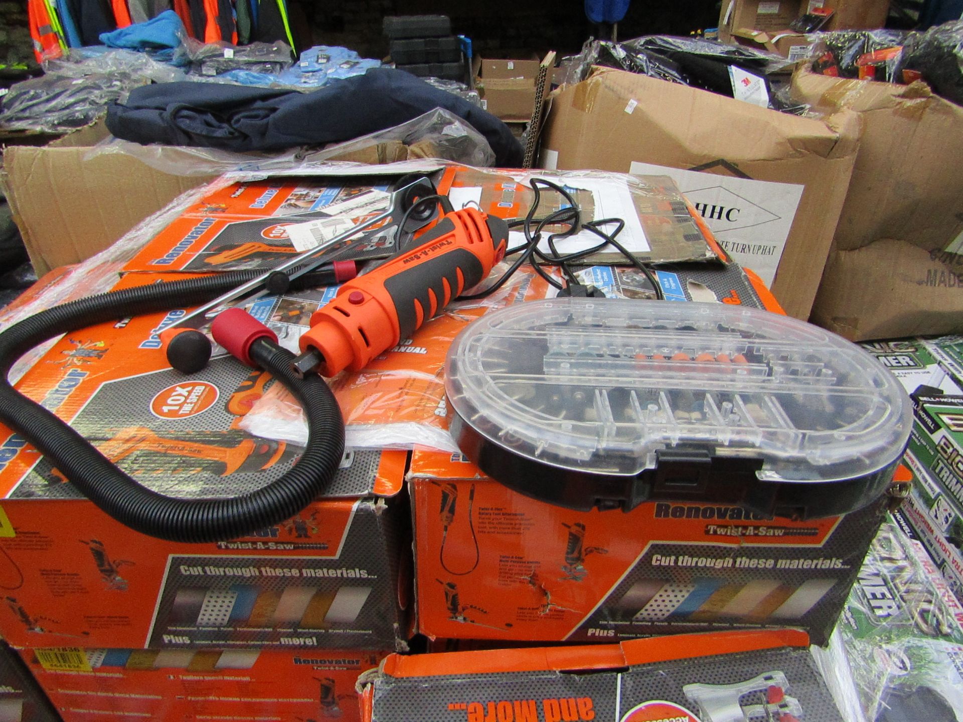 The Renovator Twist-a-Saw Deluxe Kit, Tested working and boxed (we havent checked all parts are