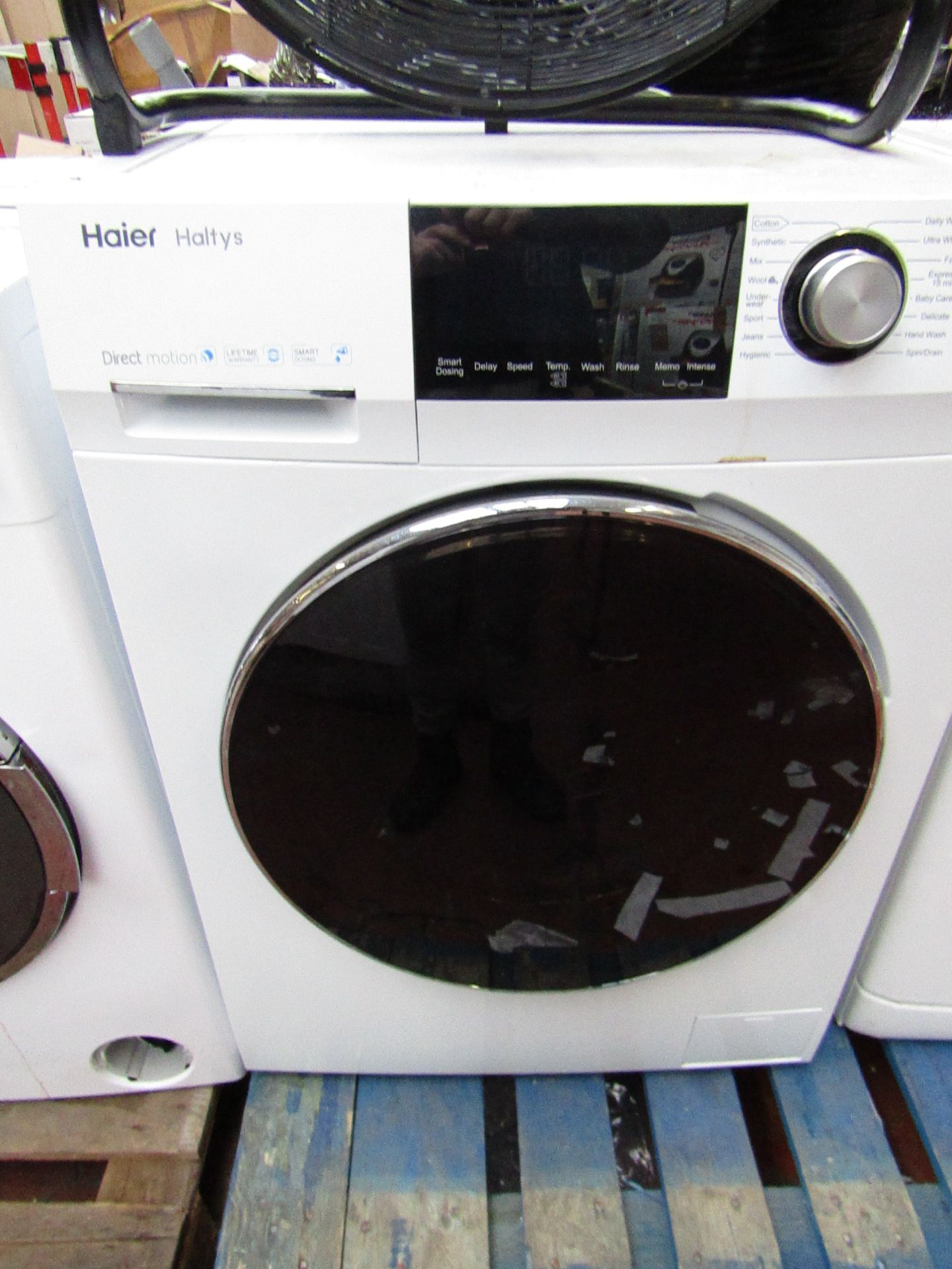 HAIER HW100-B14876 10kg 1400rpm Freestanding Washing Machine, powers on and spins. RRP Circa £470: