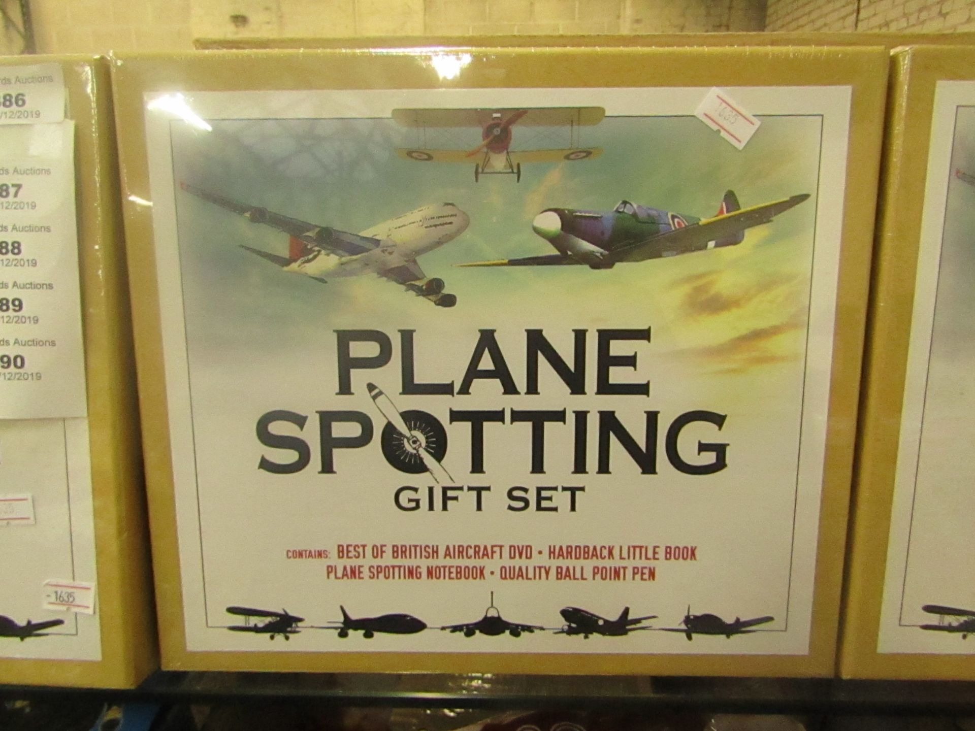 Plane Spotting Gift Set includes DVD, Books & pen. New & in a sealed box