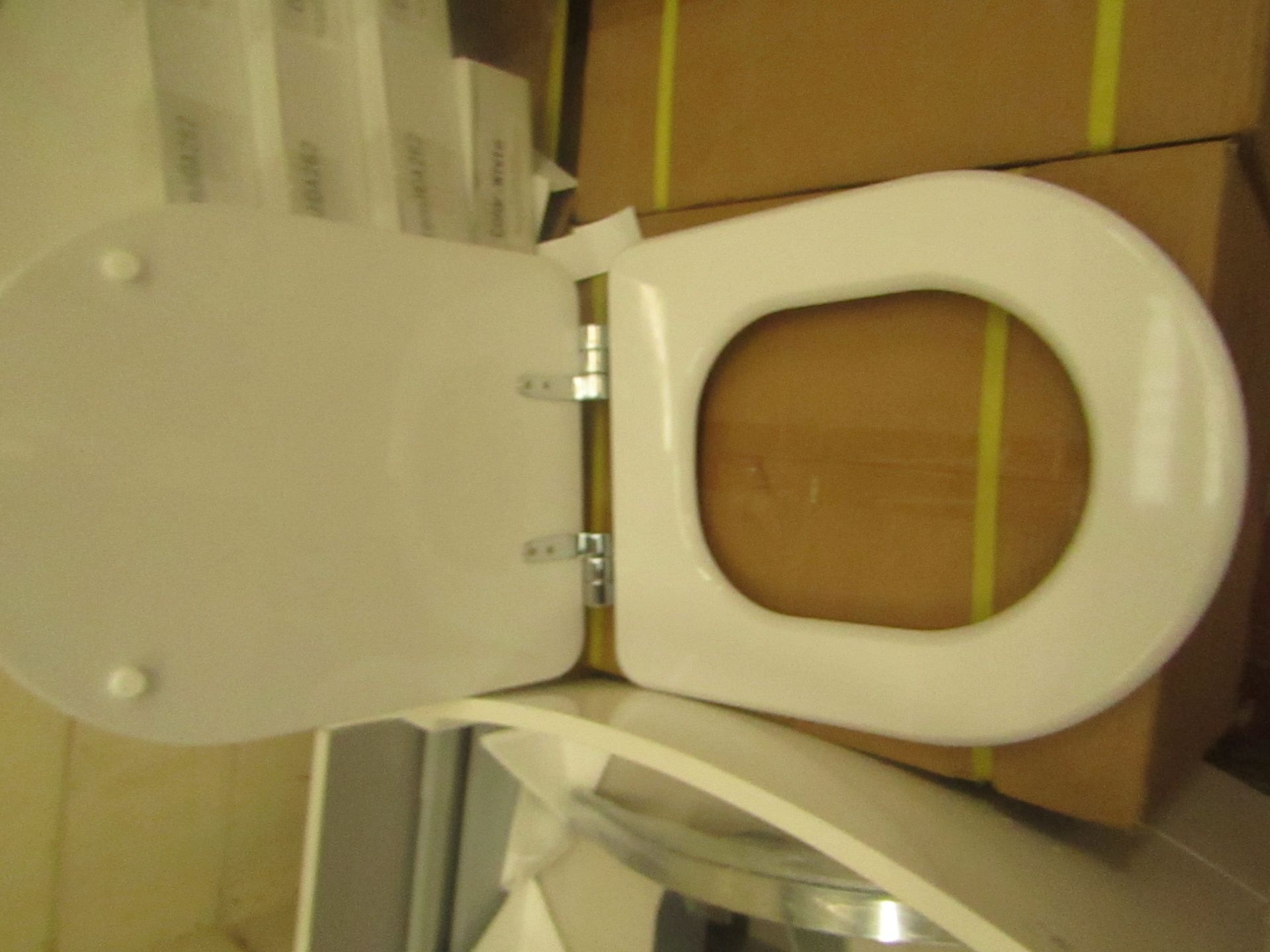 Unbranded Roca toilet seat, new and boxed.