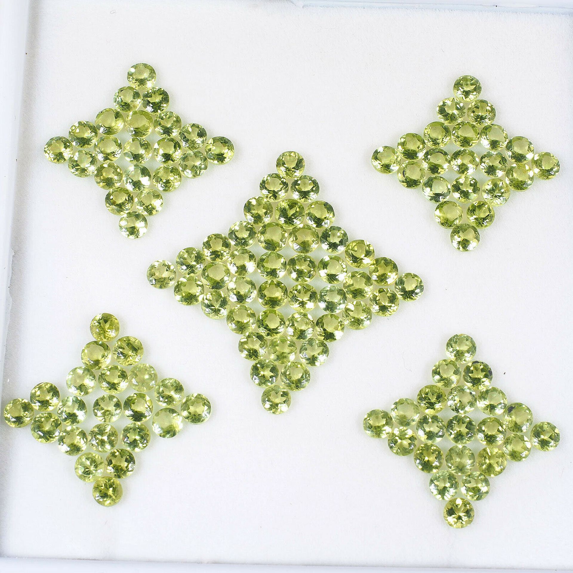 IGL&I Certified, A Company part of the GIA organisation, Natural Peridot 37.60 carat 123pieces -