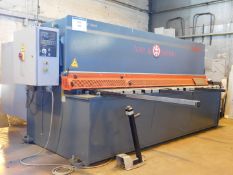 Durmazlar Type SBF 3006 programmable metal cutting guillotine