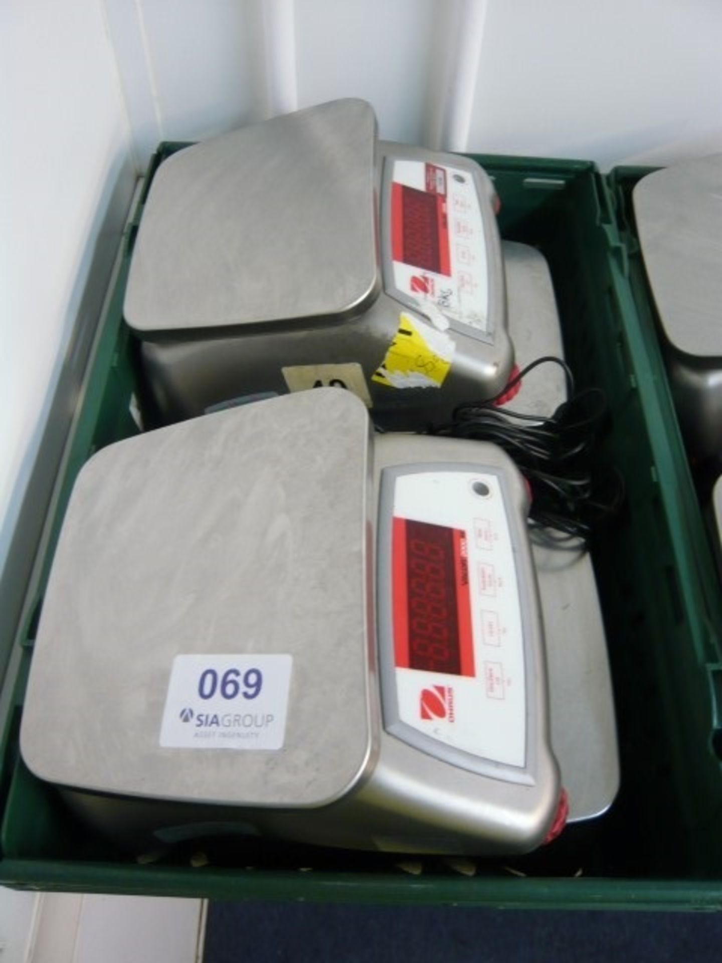 (4) Ohaus Valor 2000W electronic scales