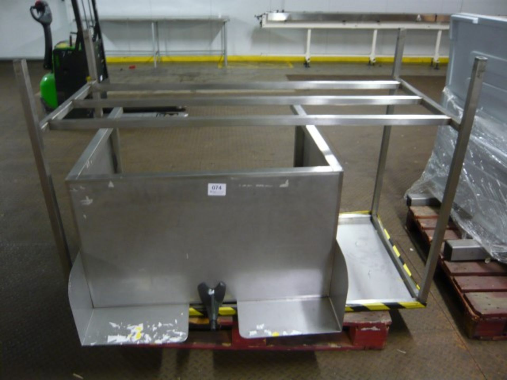 (2) Stainless steel preparation tables