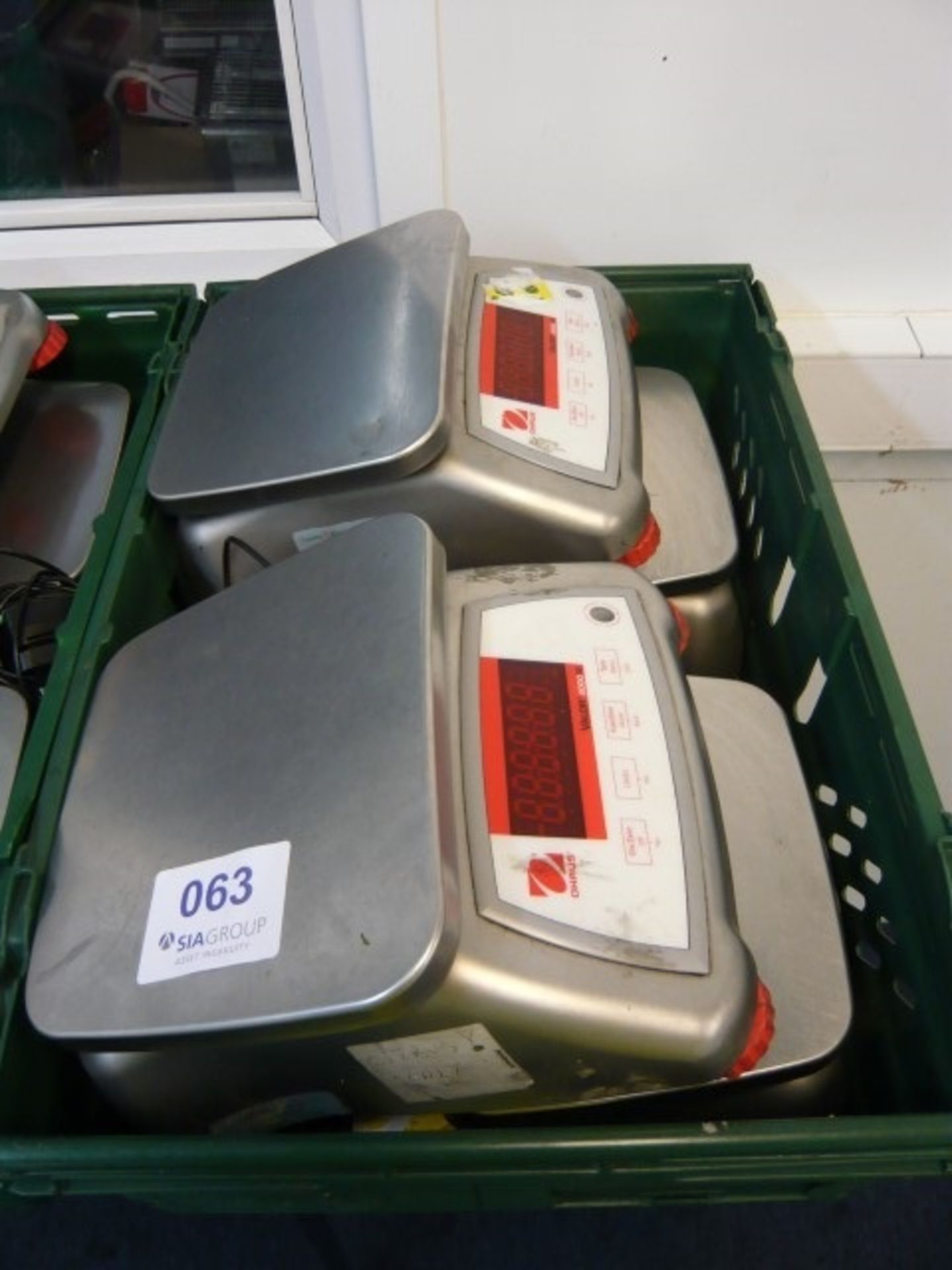 (4) Ohaus Valor 2000W electronic scales