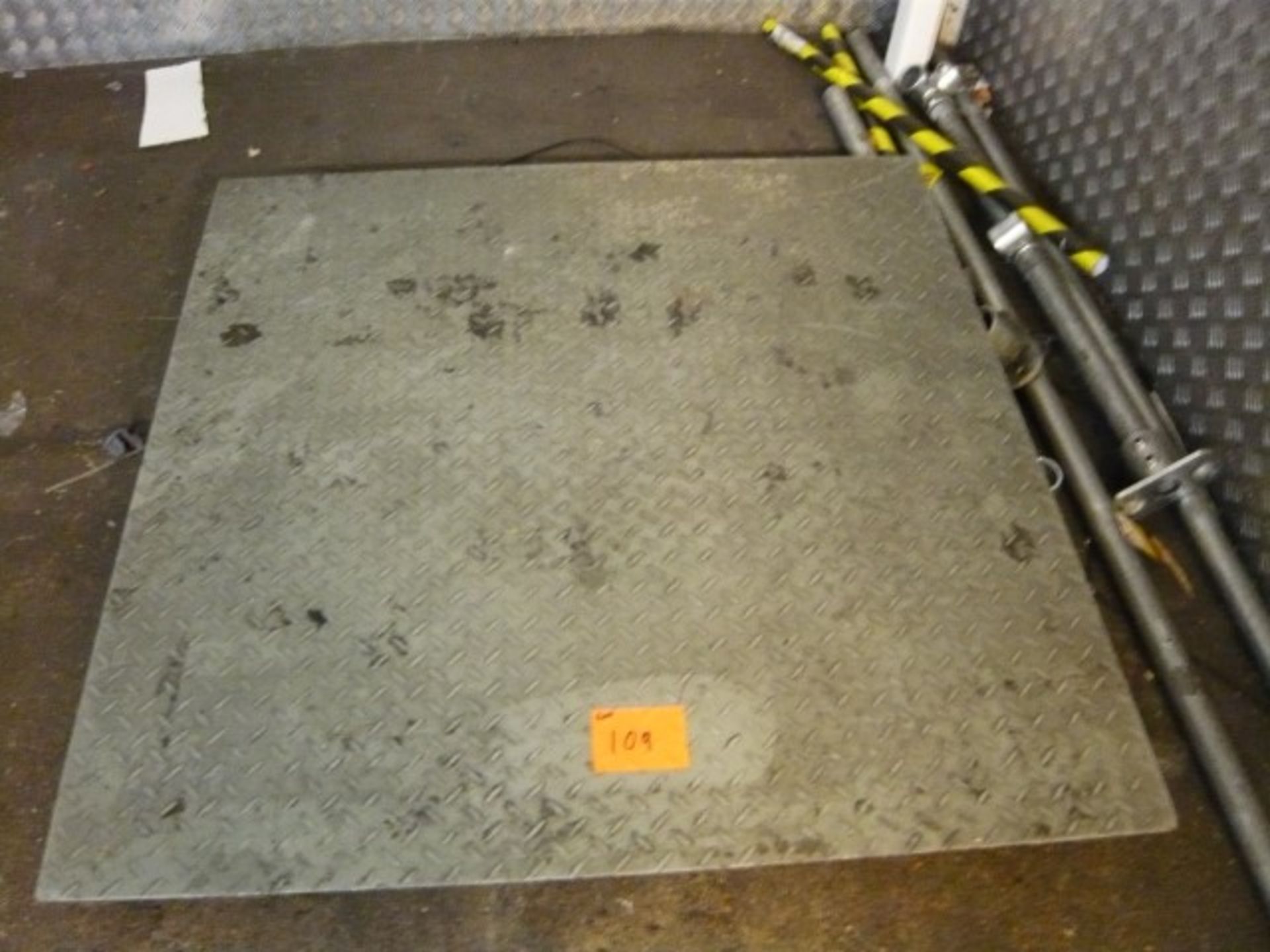 Electric platform scale with A12E digital read out - Image 2 of 3