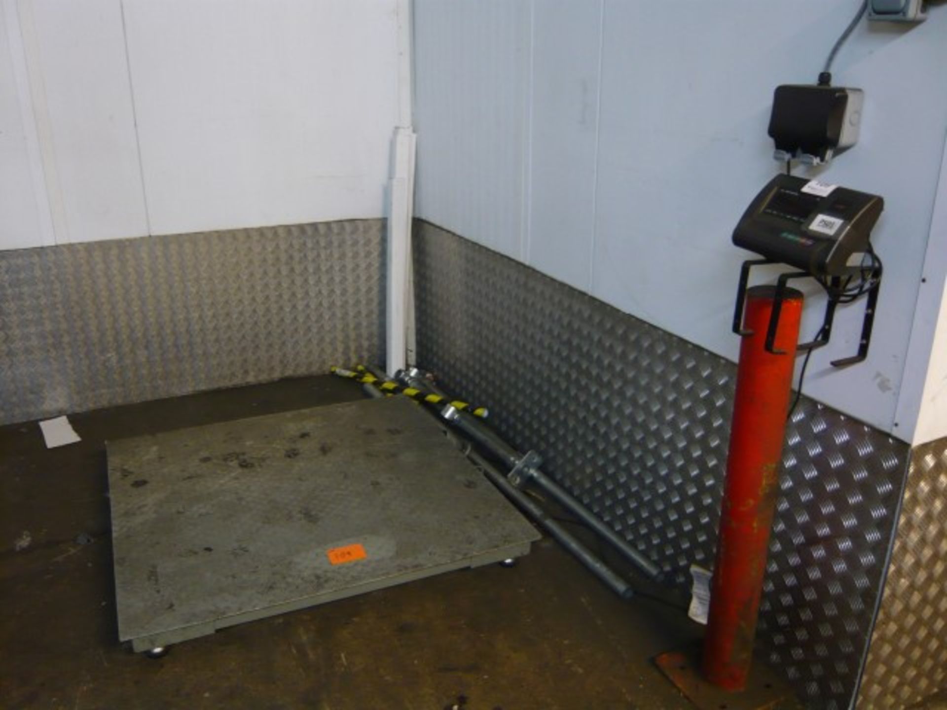 Electric platform scale with A12E digital read out