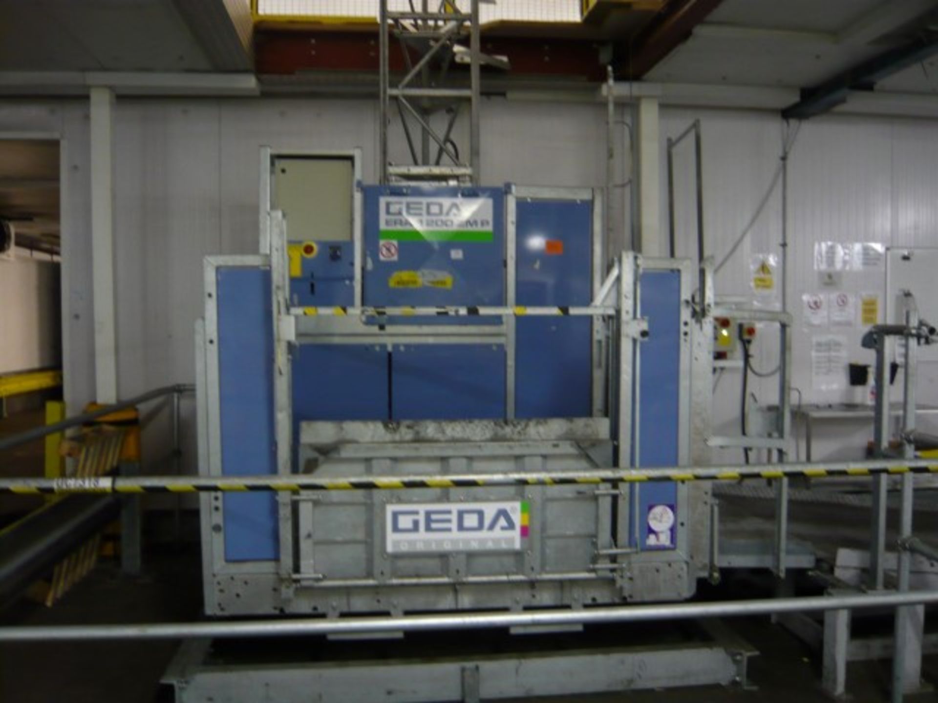 Geda ERA 1200 ZMP cargo lift with loading ramp (please view notes)