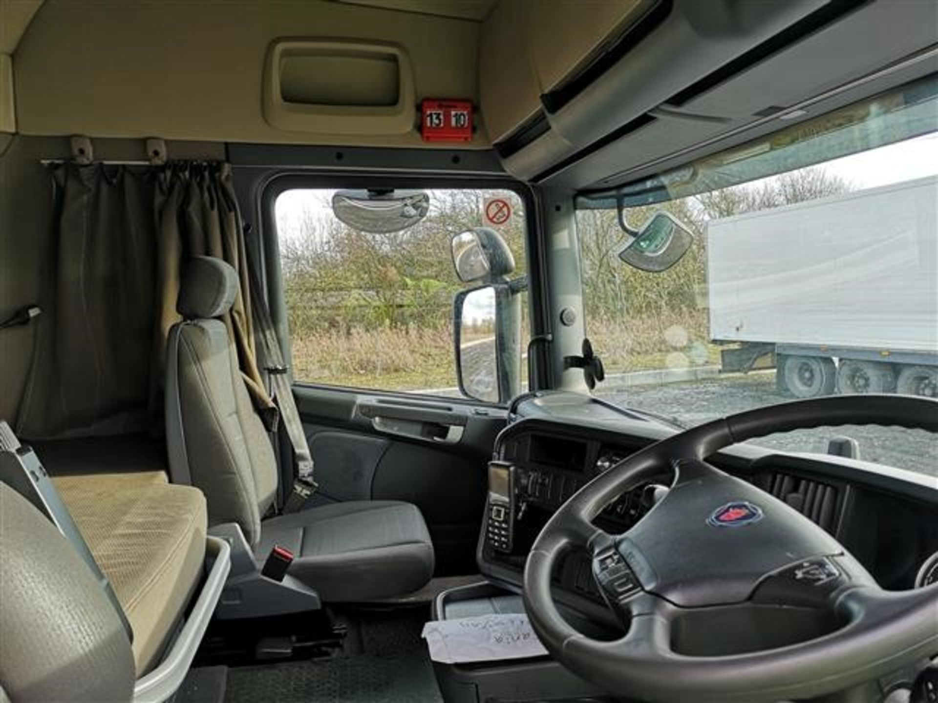 Scania model R490 LA6x2/2 MNA Highline tractor unit - Image 9 of 11