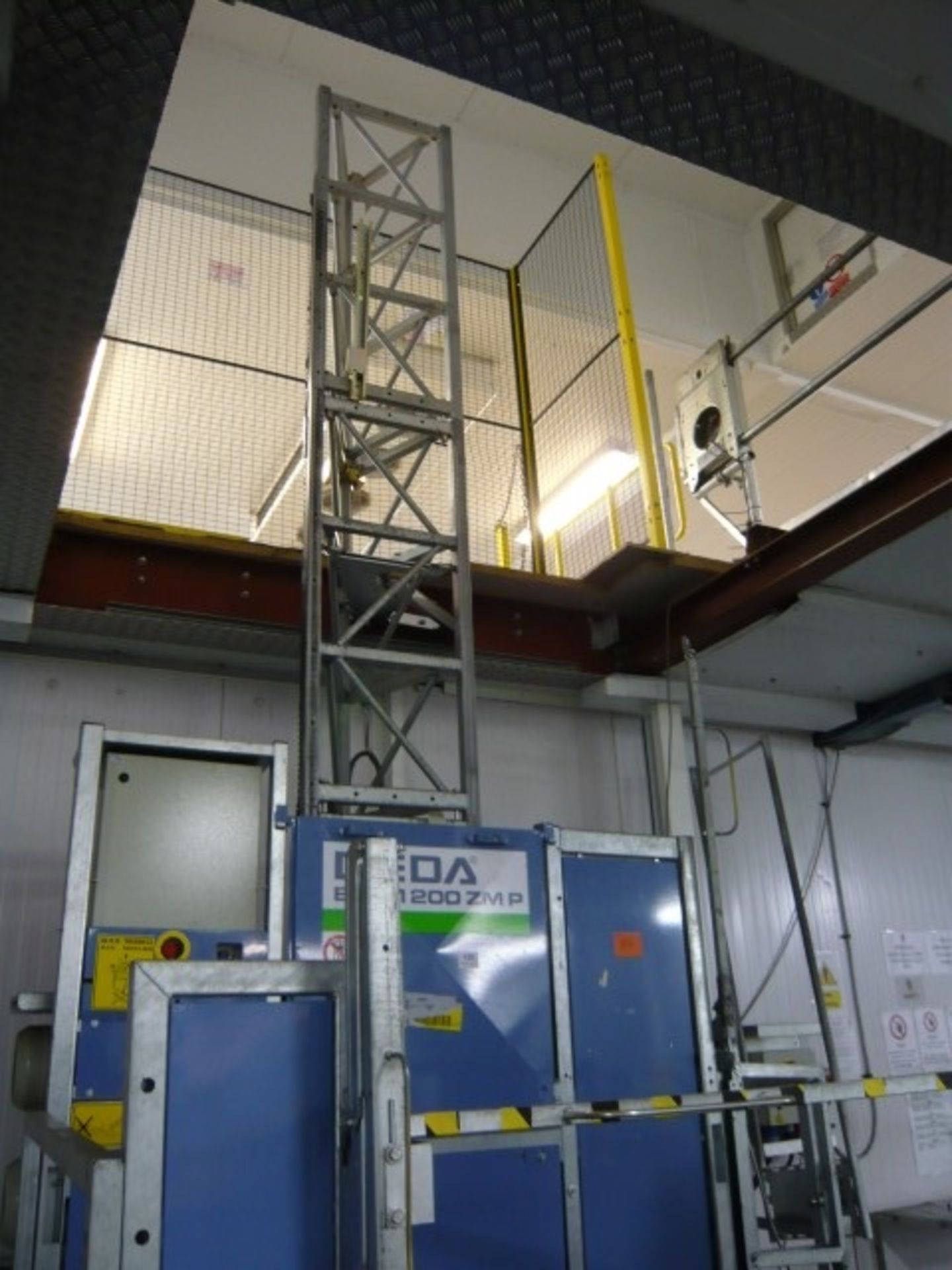 Geda ERA 1200 ZMP cargo lift with loading ramp (please view notes) - Image 3 of 7