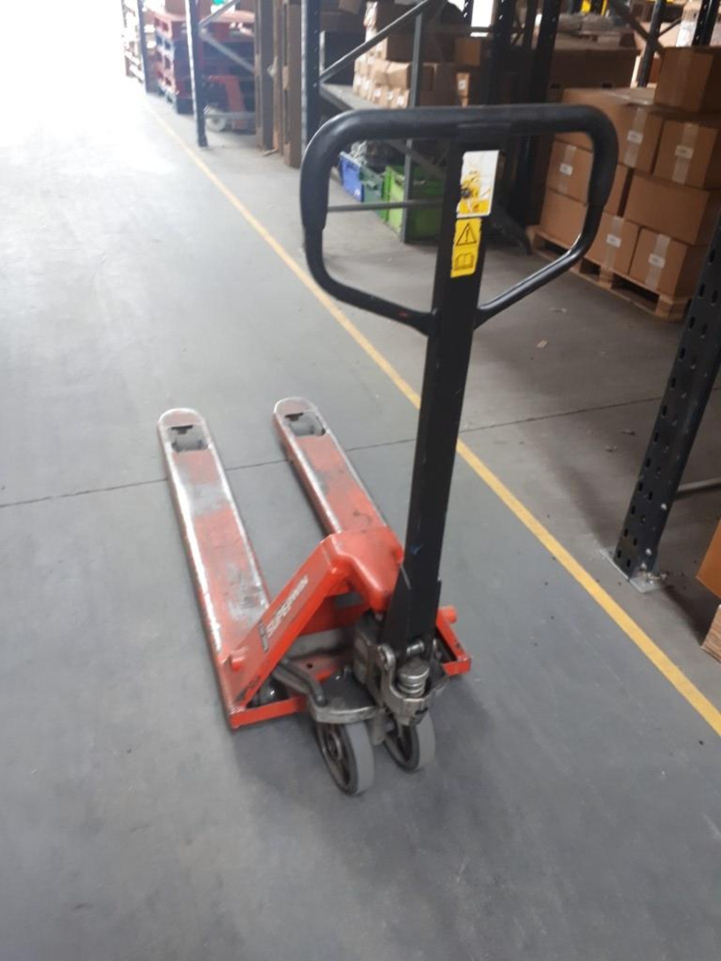 2,500kg Pallet truck - Image 2 of 3