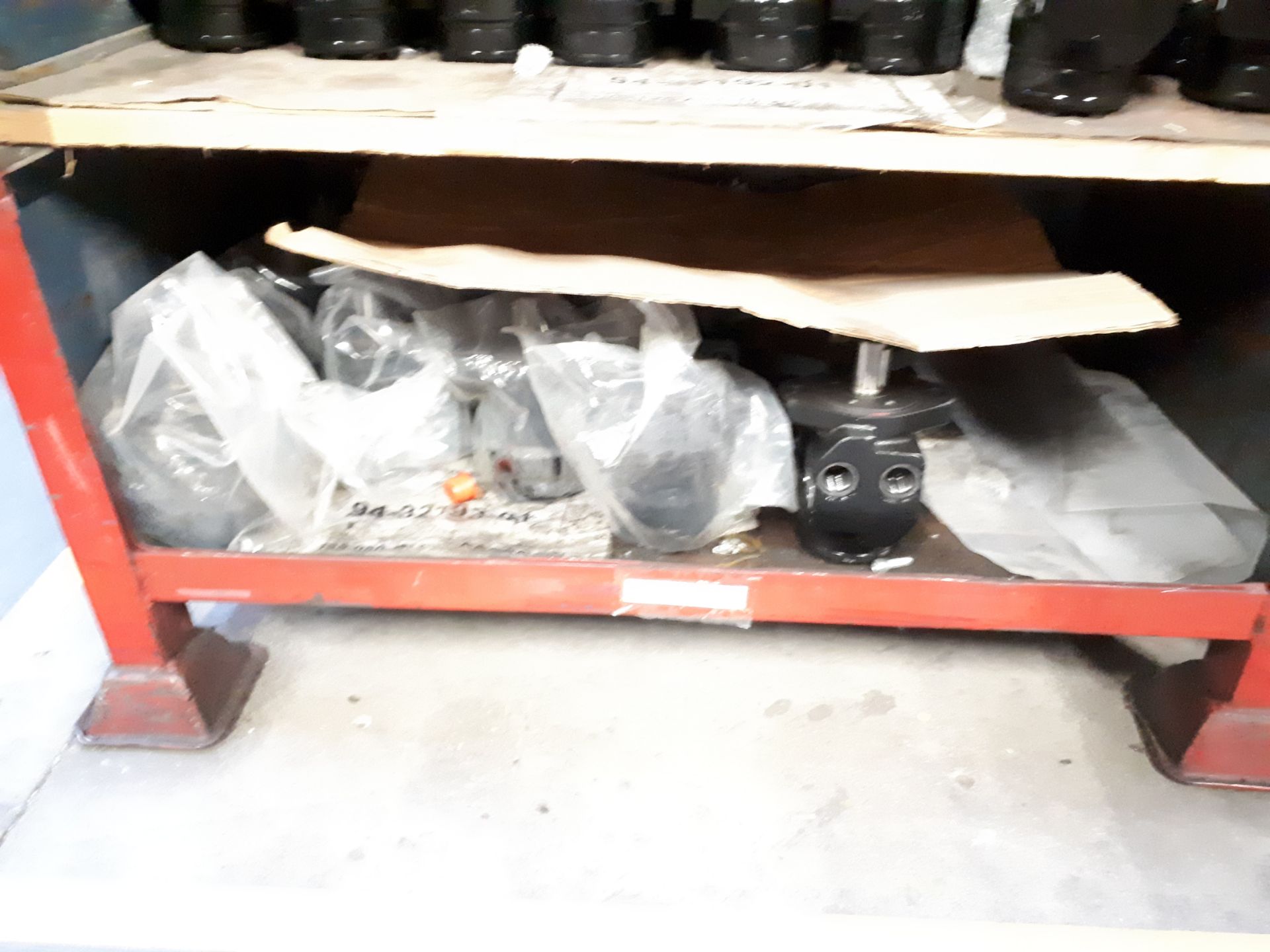 (Approx 100) Various Hydraulic motors (contents of three stillages) - Image 4 of 4