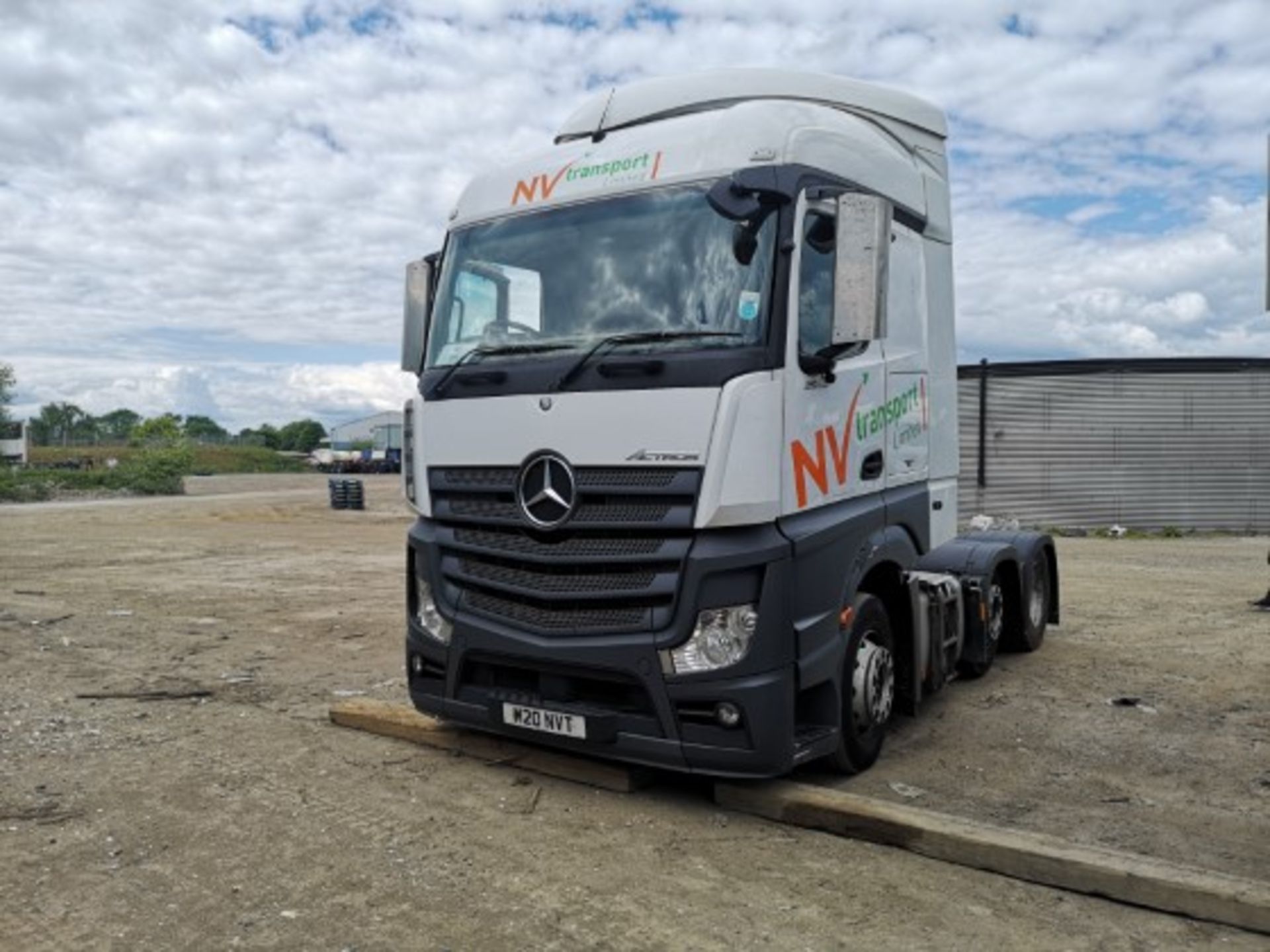 Mercedes Benz Actros 2548 LS 6X2 Mid-Lift Euro 6 Stream Space cab 2.5m - Image 4 of 8