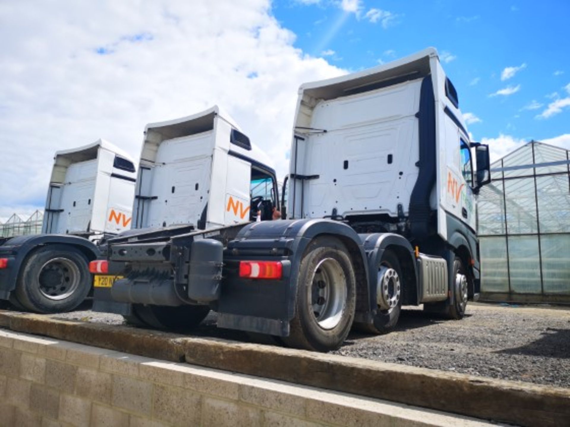 Mercedes Benz Actros 2548 LS 6X2 Mid-Lift Euro 6 Stream Space cab 2.5m - Image 2 of 8