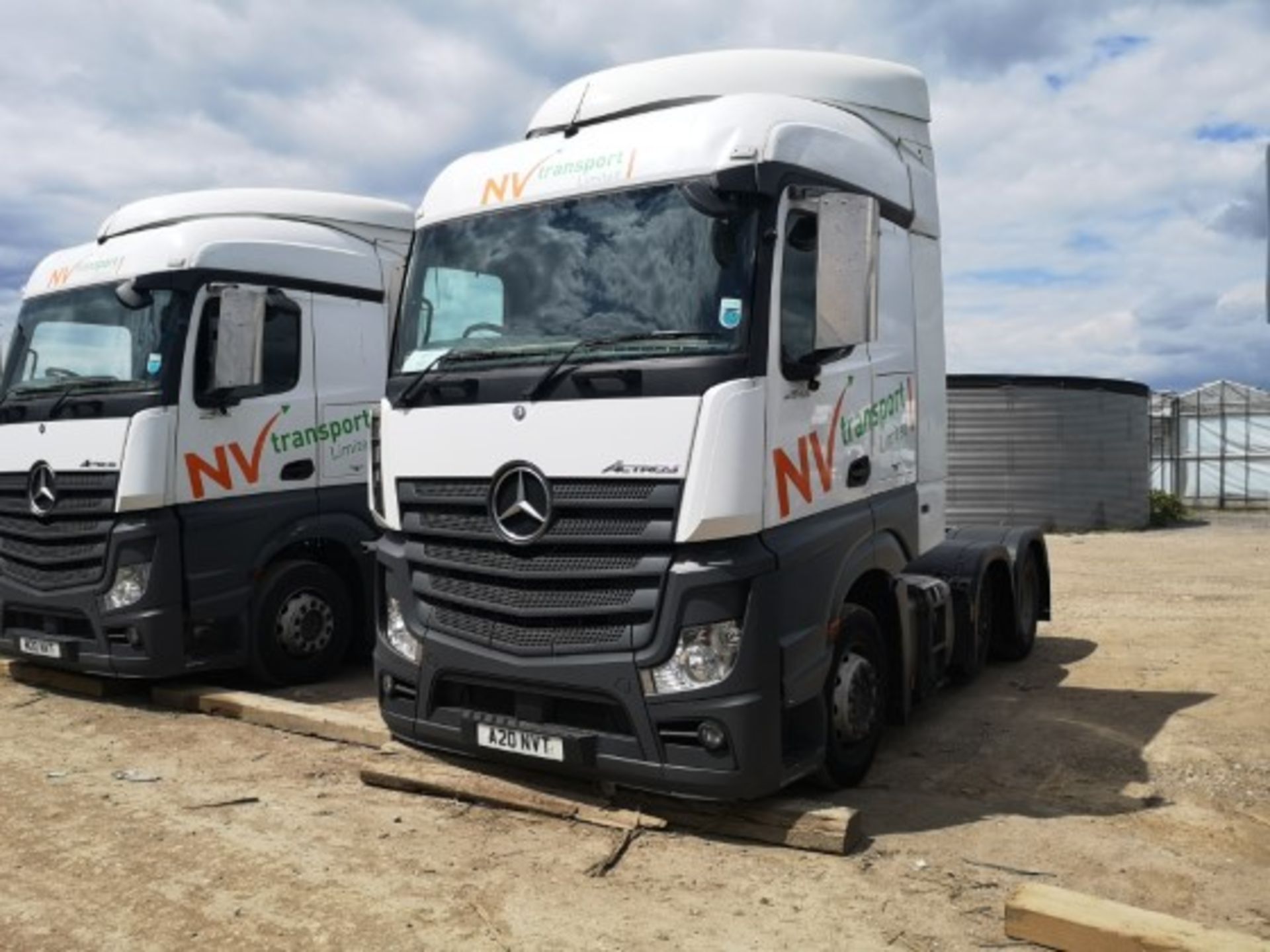 Mercedes Benz Actros 2548 LS 6X2 Mid-Lift Euro 6 Stream Space cab 2.5m - Image 4 of 8