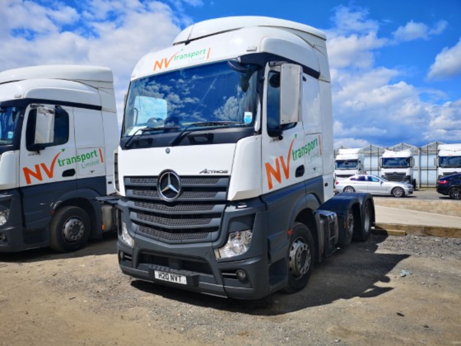 Mercedes Benz Actros 2548 LS 6X2 Mid-Lift Euro 6 Stream Space cab 2.5m - Image 4 of 9