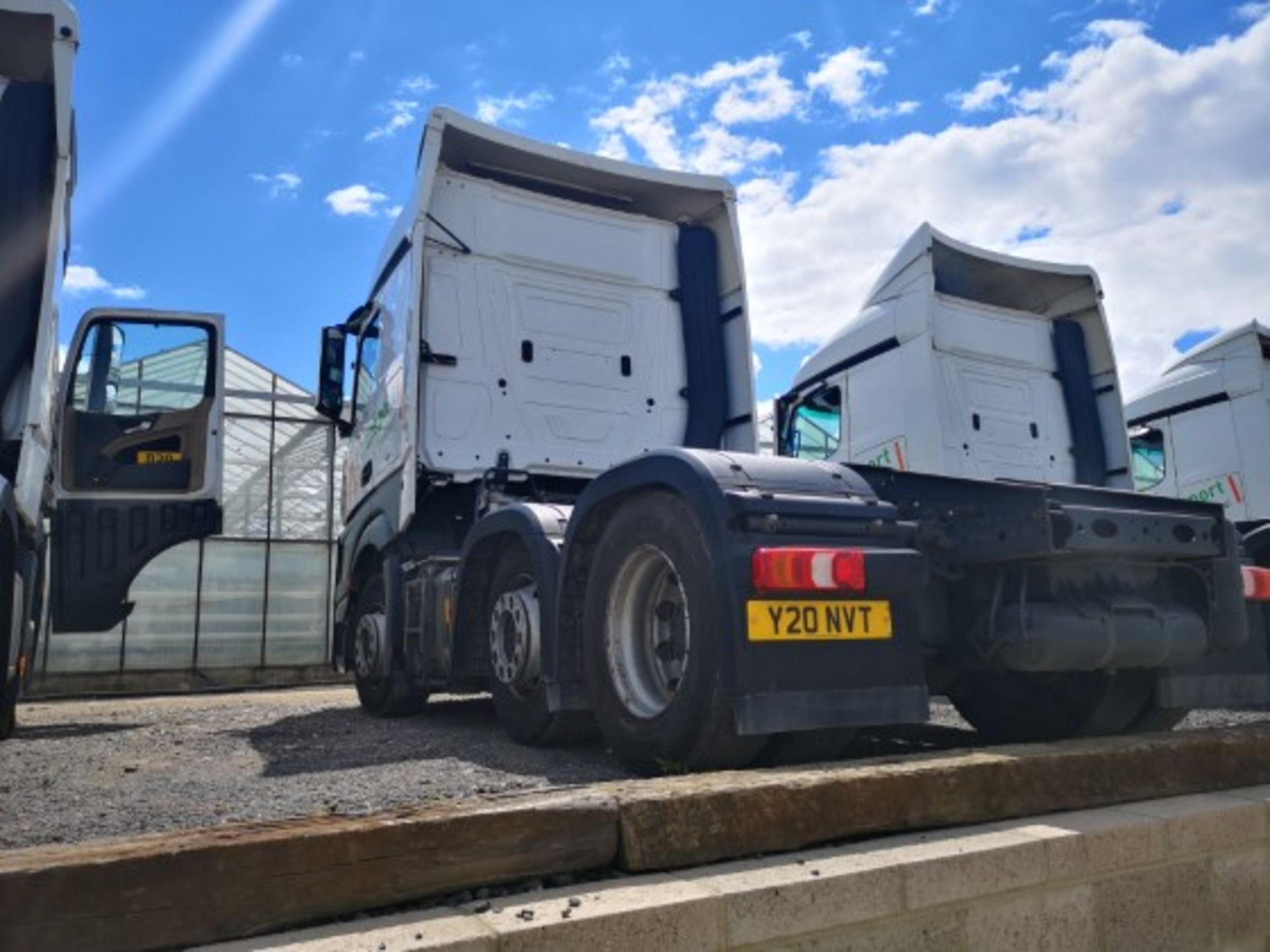 Mercedes Benz Actros 2548 LS 6X2 Mid-Lift Euro 6 Stream Space cab 2.5m - Image 3 of 8