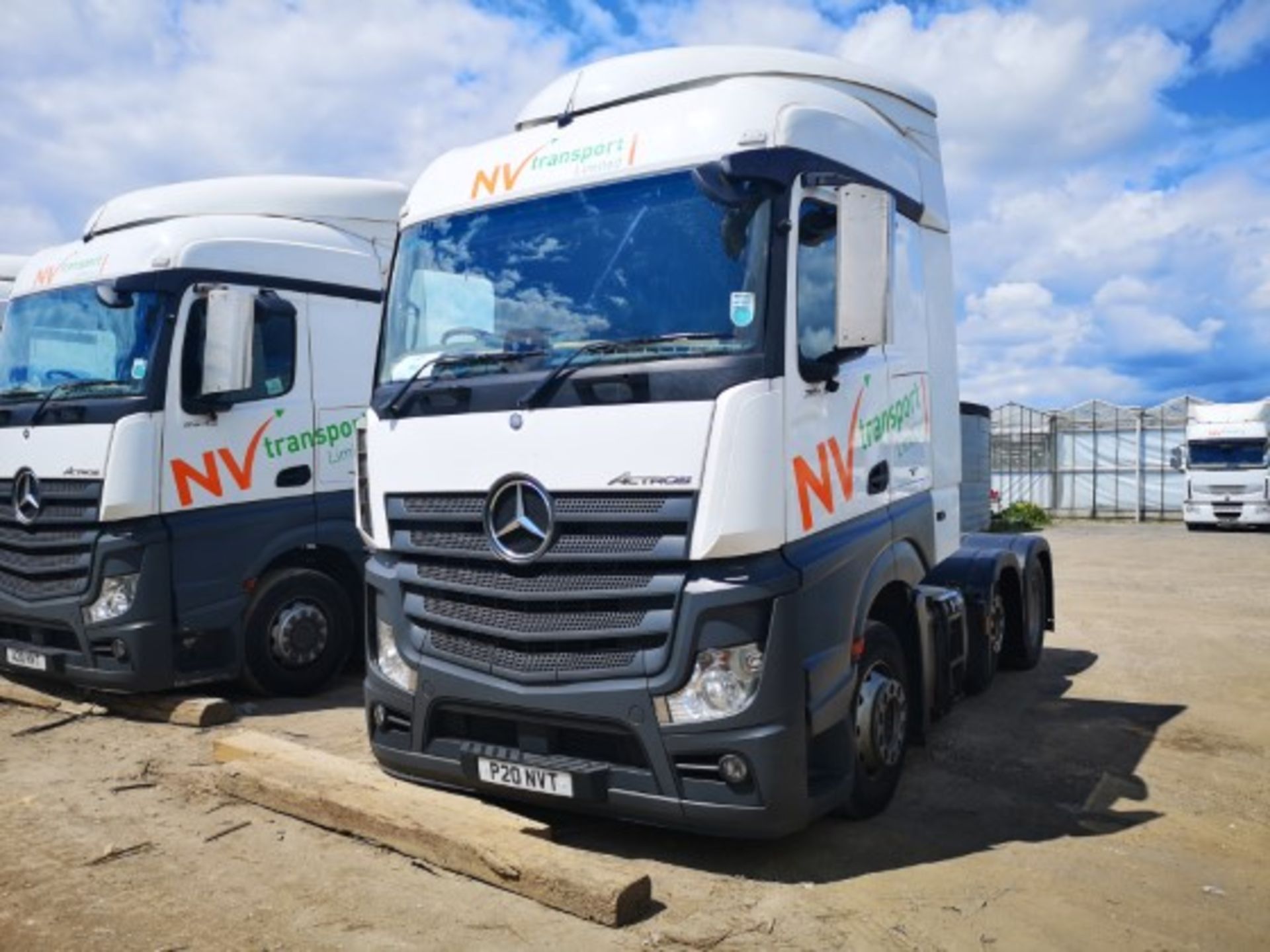 Mercedes Benz Actros 2548 LS 6X2 Mid-Lift Euro 6 Stream Space cab 2.5m - Image 4 of 8