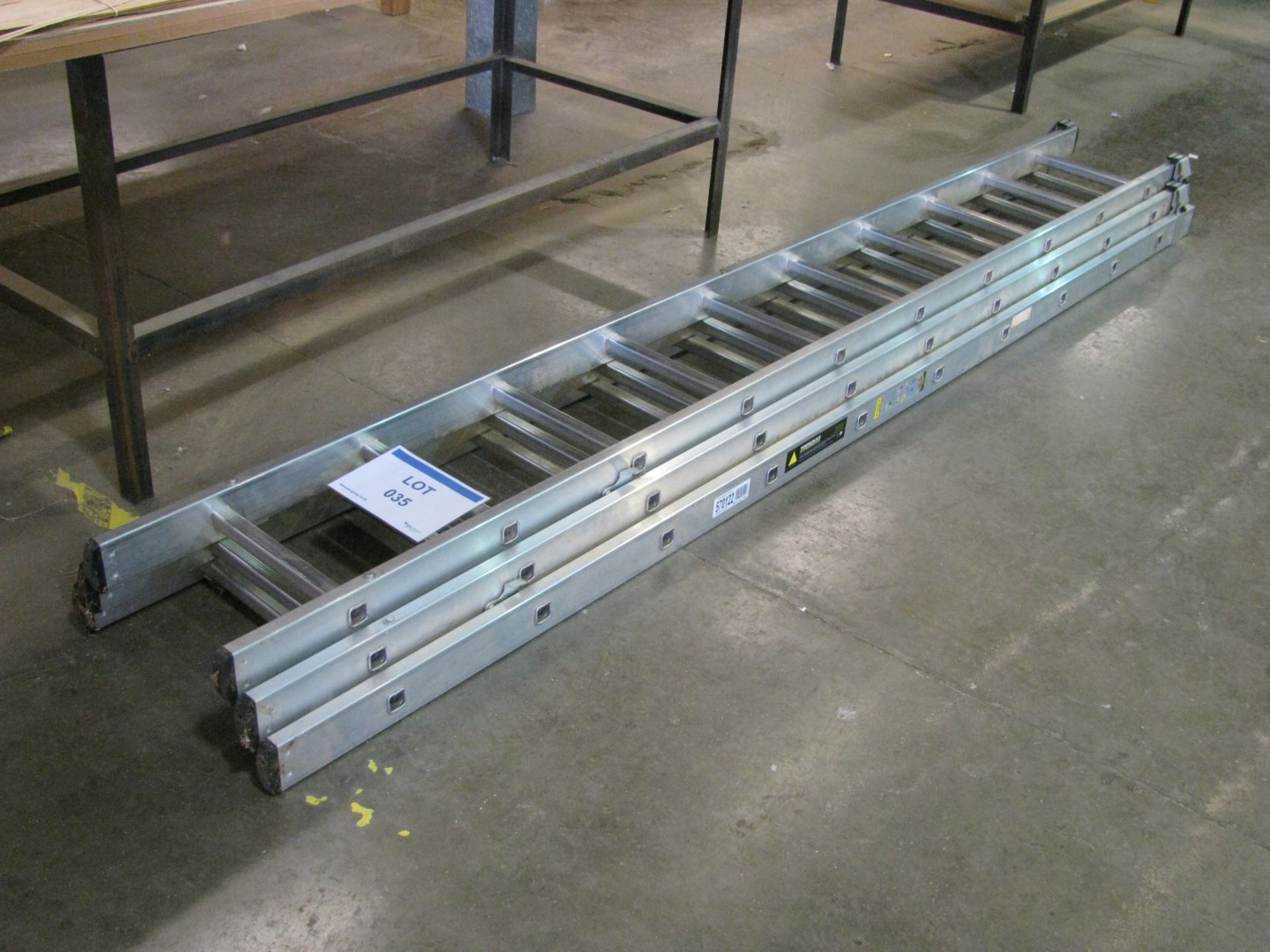 Youngman 200 aluminium EN131 triple extension ladder