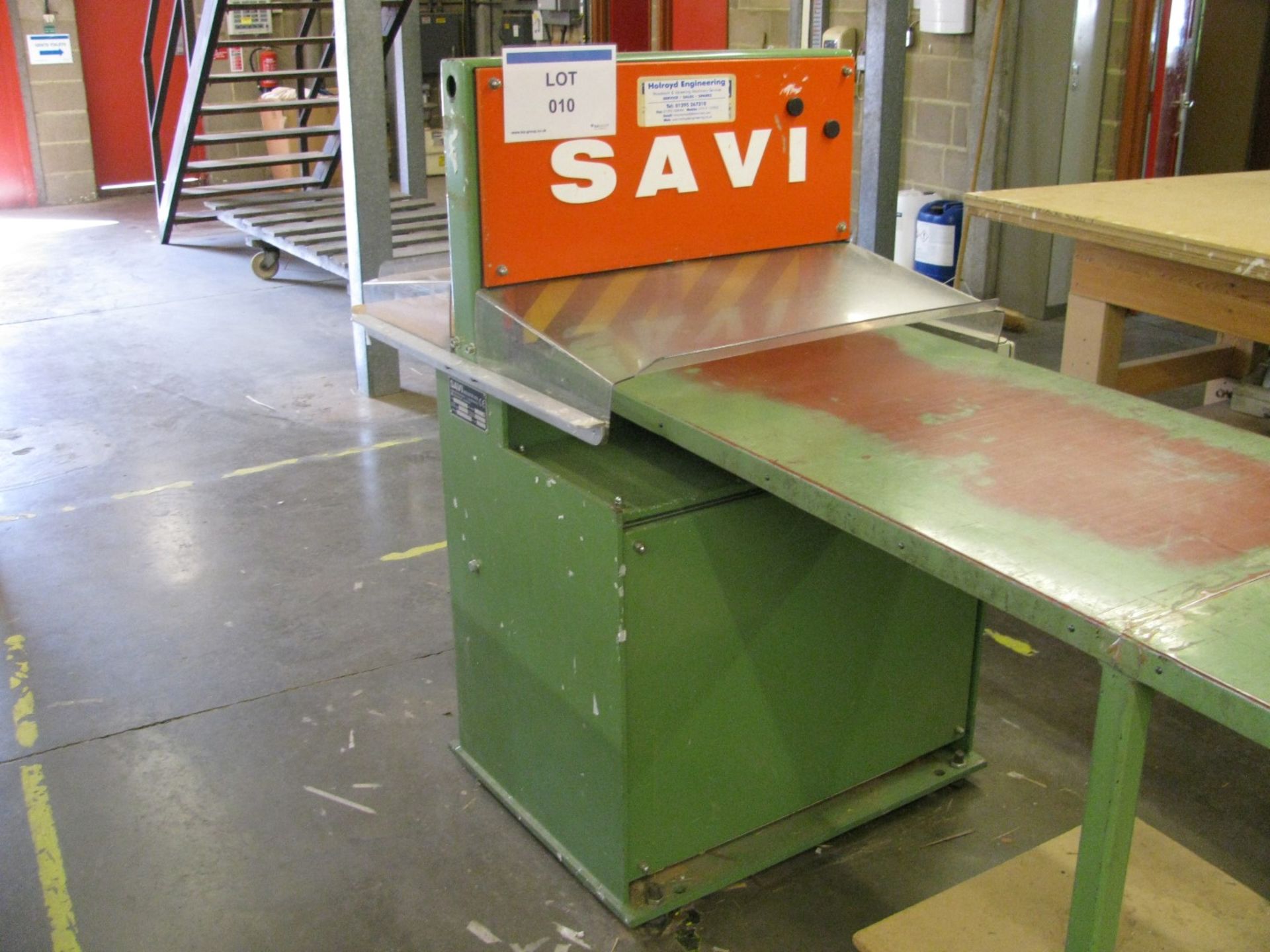 Savi Type TFK600 veneer cutting guillotine