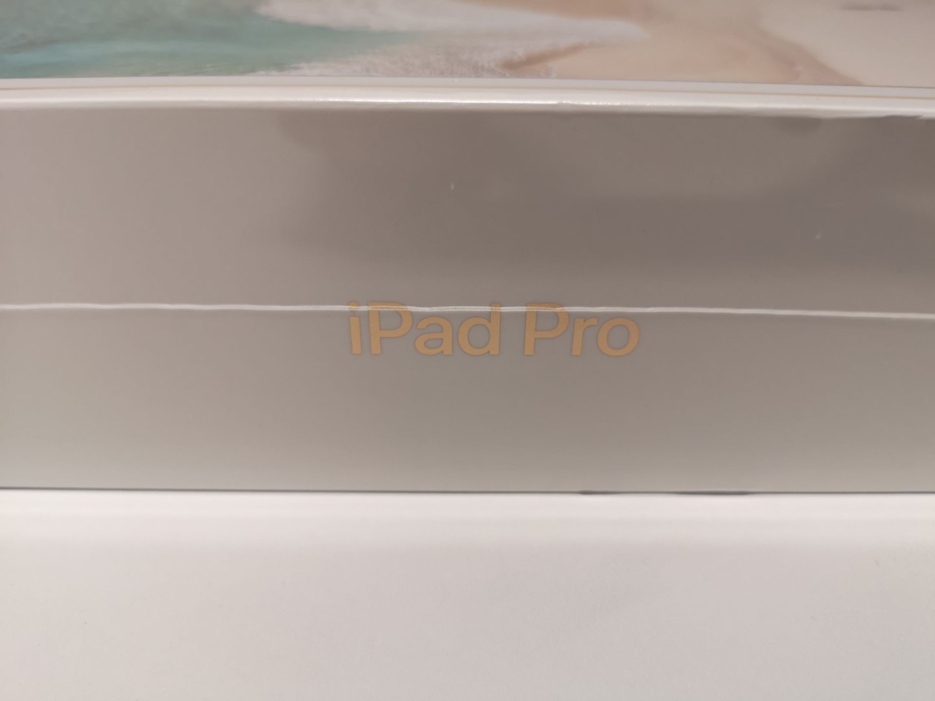 Apple iPad Pro 10.5", 512GB, Gold - Image 3 of 3