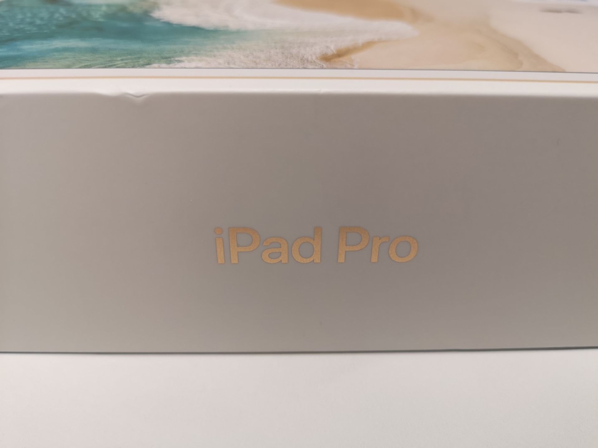 Apple iPad Pro 10.5", 512GB, Gold - Image 3 of 3
