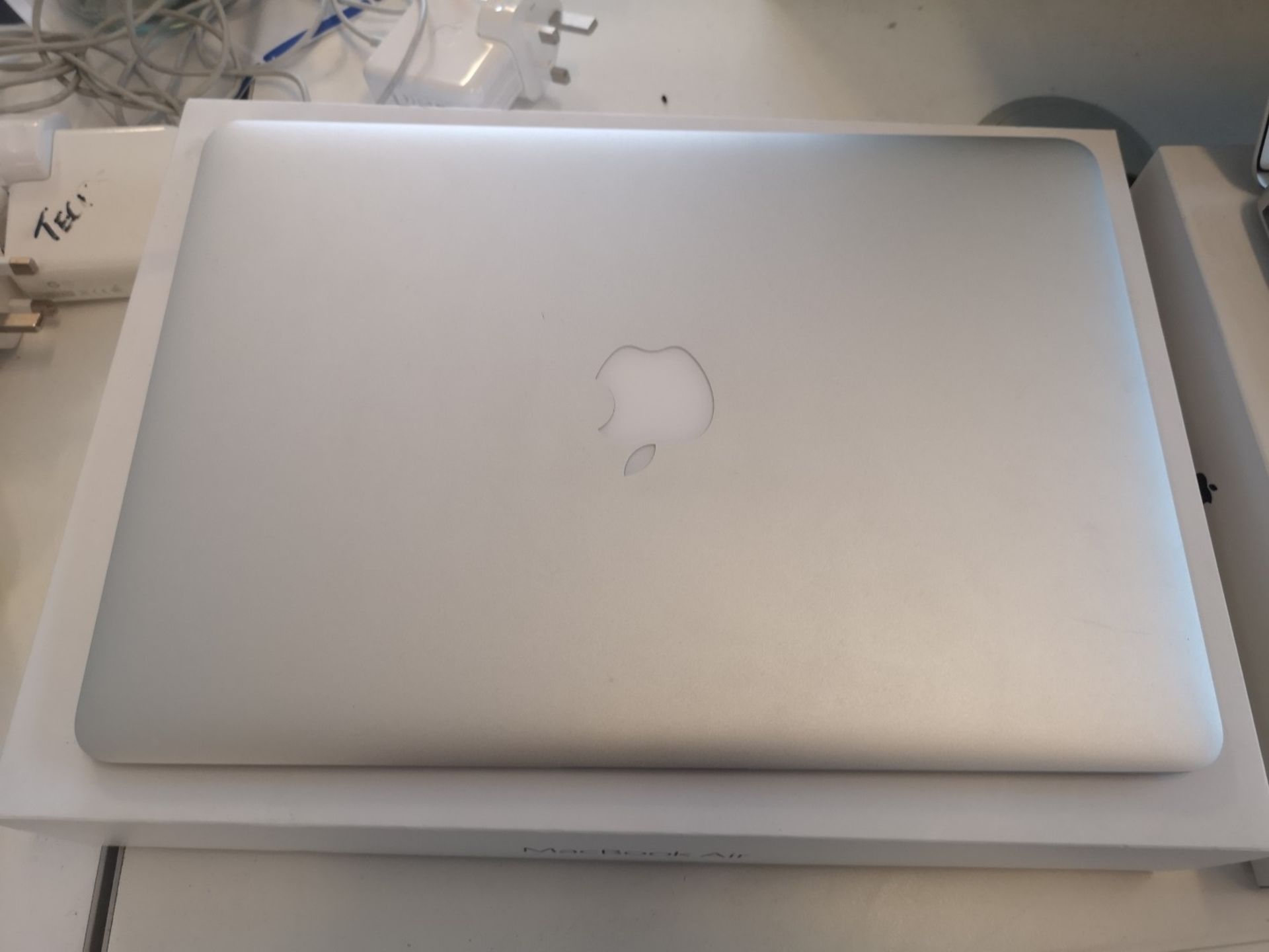 Apple MacBook Air "Core i5" 1.6 13" (Early 2015) - Image 4 of 4