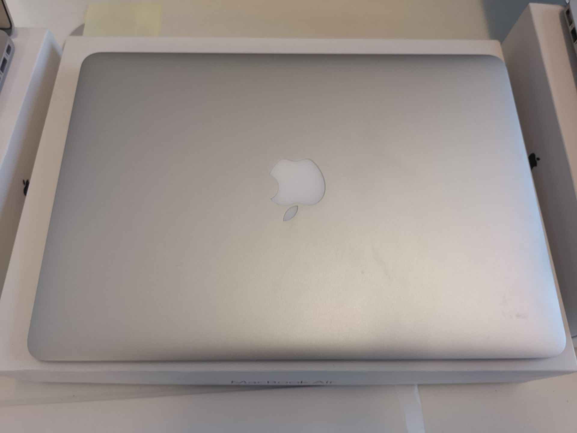 Apple MacBook Air "Core i5" 1.6 13" (Early 2015) - Image 2 of 3