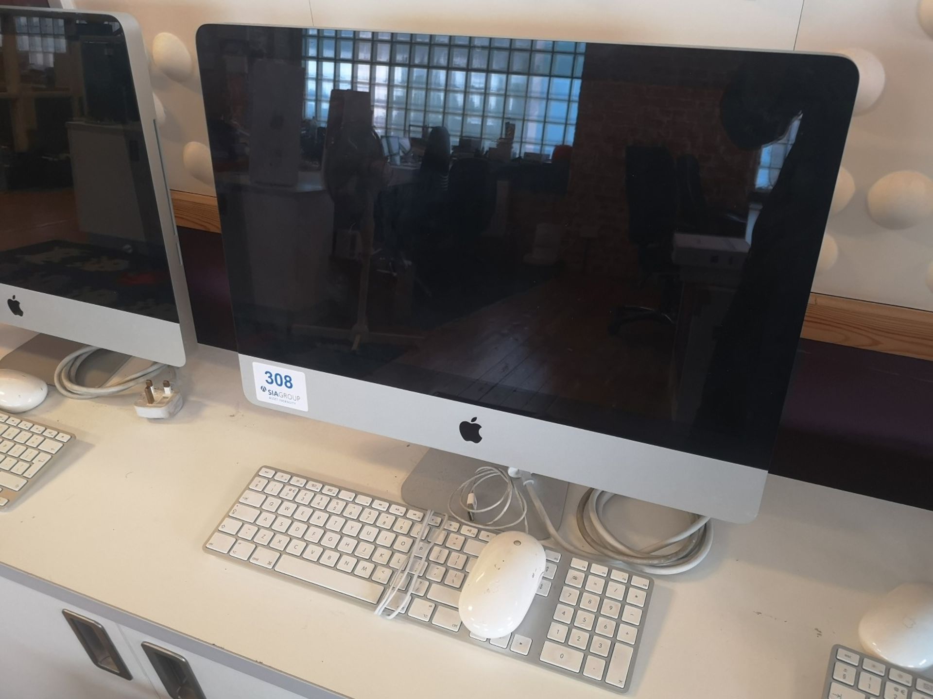 Apple iMac "Core 2 Duo" 3.06 21.5-Inch (Late 2009) - Image 2 of 2