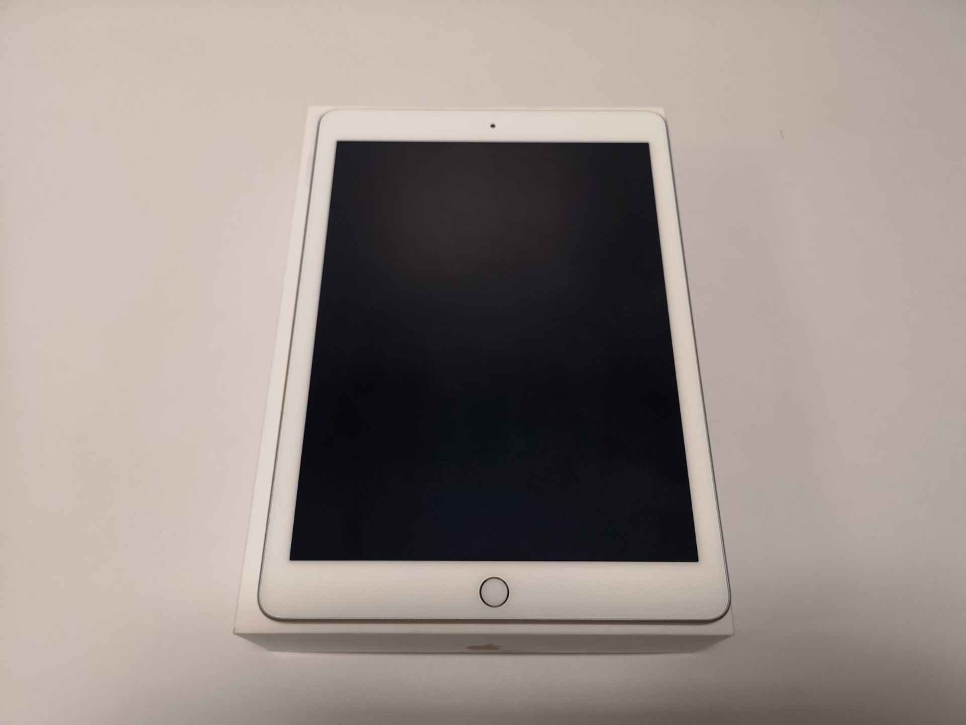 Apple iPad 9.7" 32GB with Retina Display (Wi-Fi Only, Ex-Demo) - Image 3 of 6