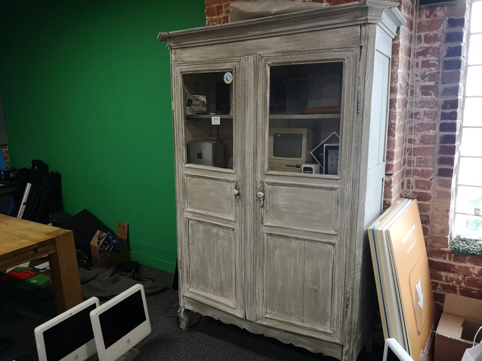 Grey Wooden Display Cabinet (Contents not included) - Bild 2 aus 2