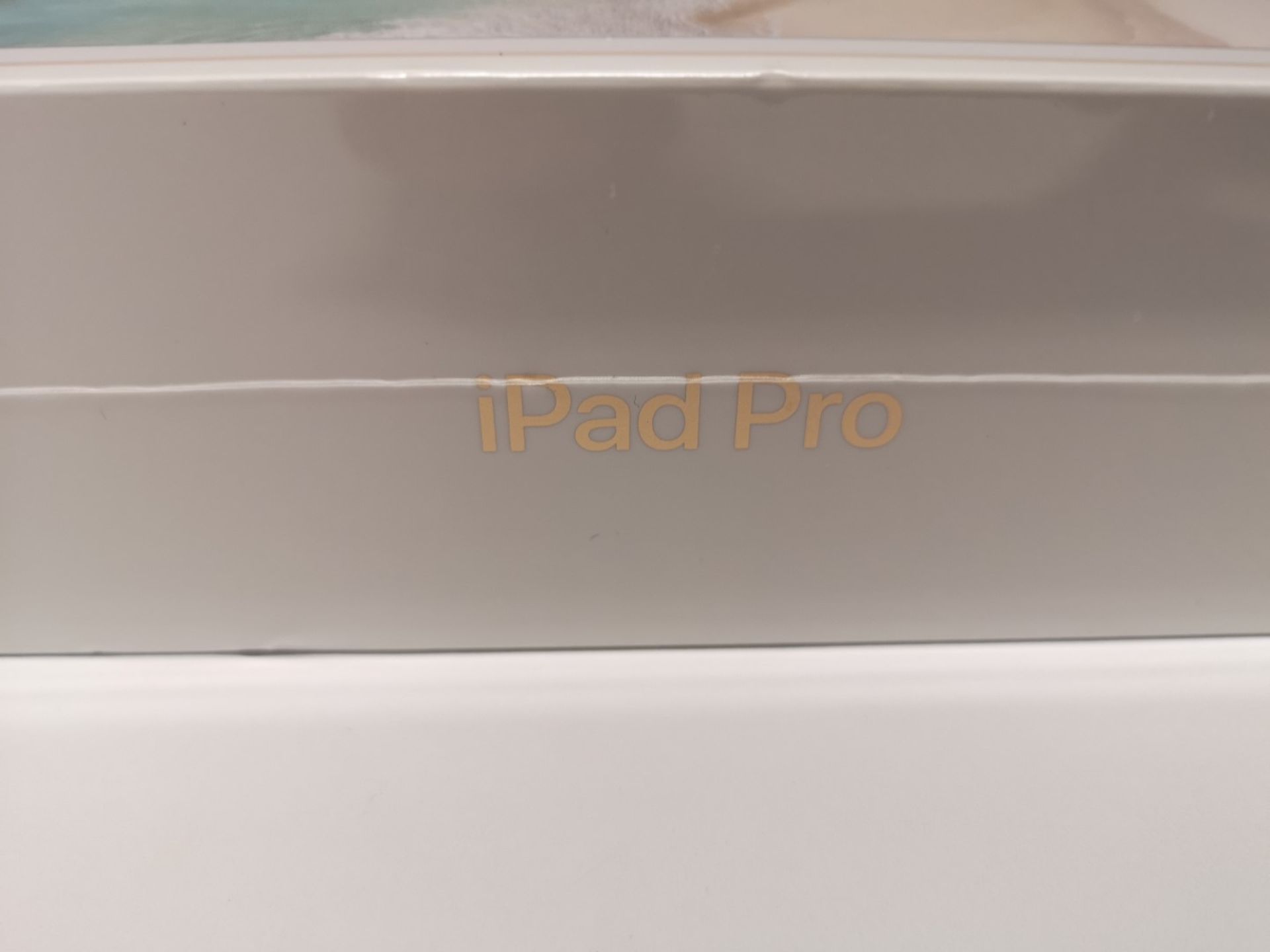 Apple iPad Pro 10.5", 512GB, Gold - Image 3 of 3