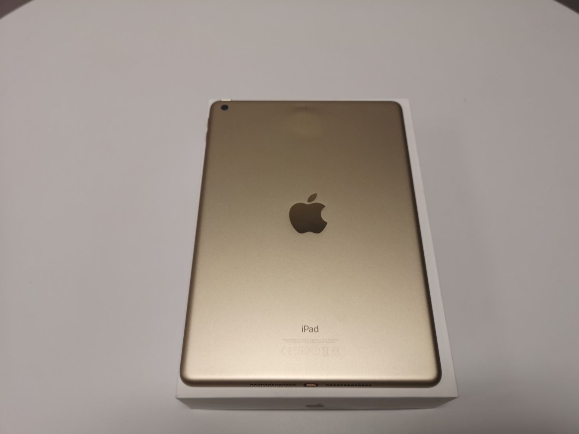 Apple iPad 9.7" 32GB with Retina Display (Wi-Fi Only, Ex-Demo) - Image 4 of 6
