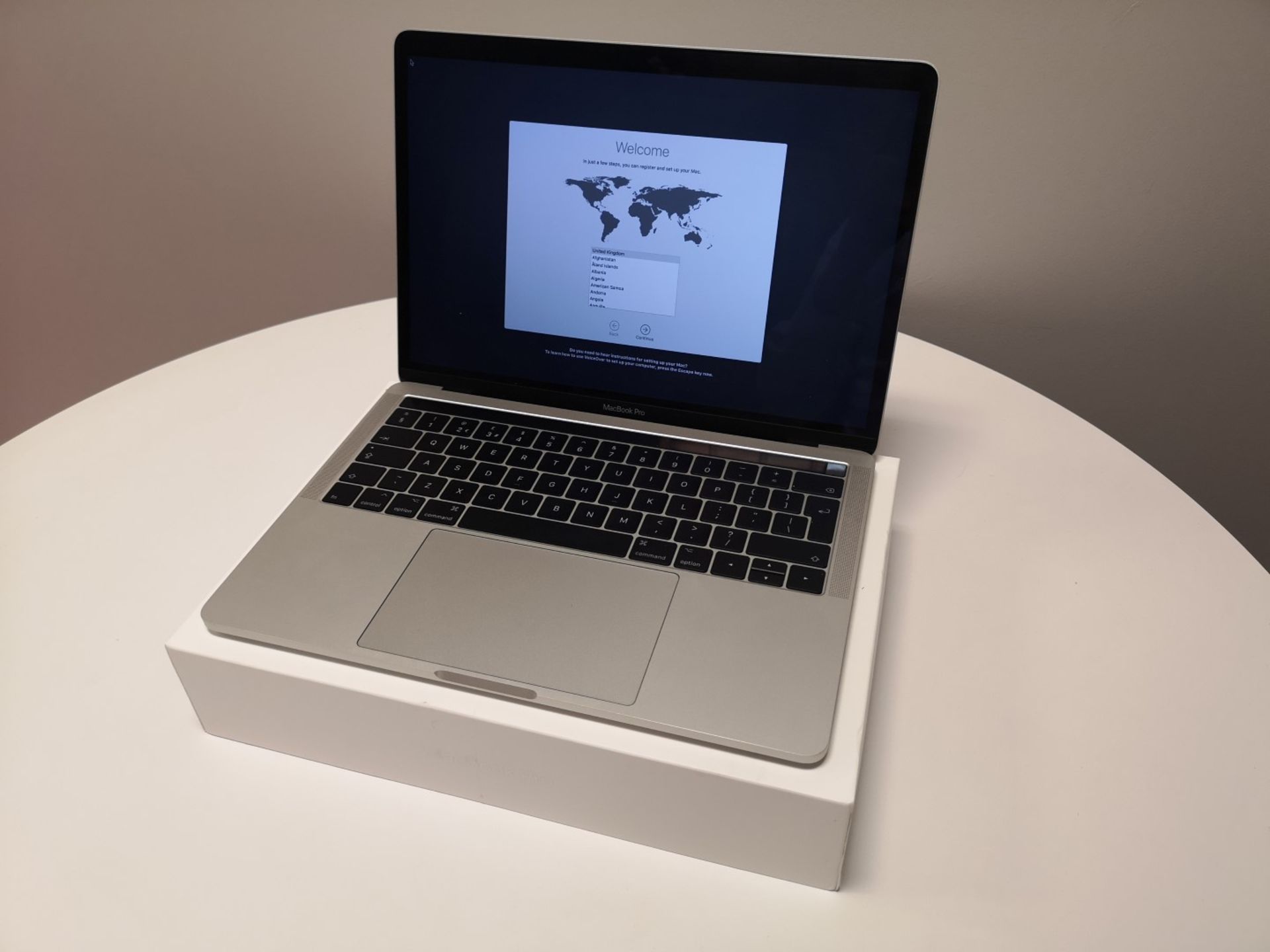 Apple MacBook Pro 13" 128GB with retina Display and Touchbar (Ex-Demo) - Image 5 of 7