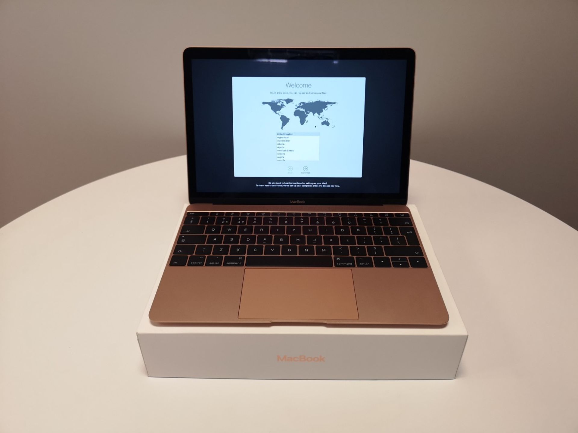 Apple MacBook 12" 256GB with Retina Display (Ex-Demo) - Image 4 of 7