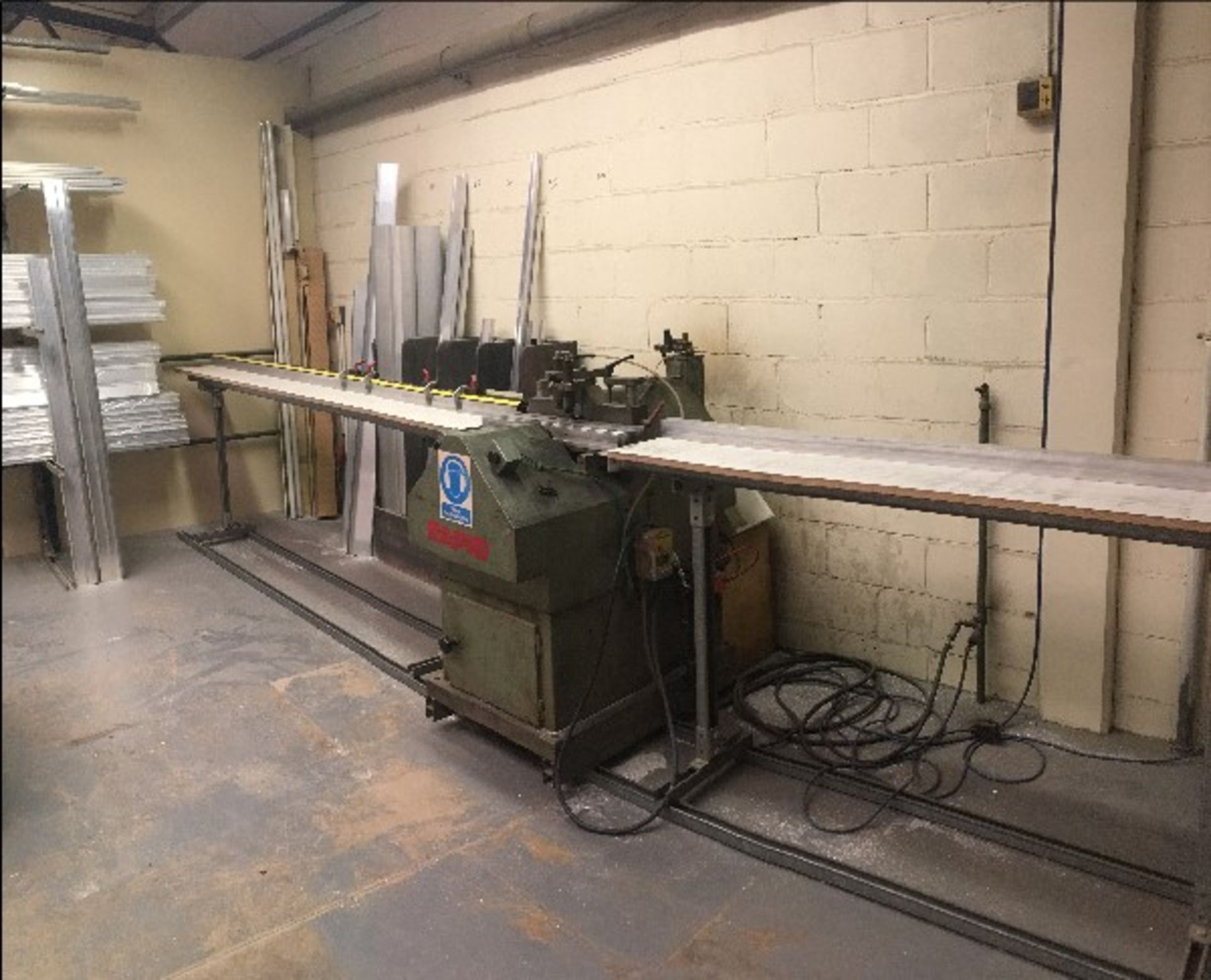 Rapid E-1001 Aluminium Saw with Runoff Table