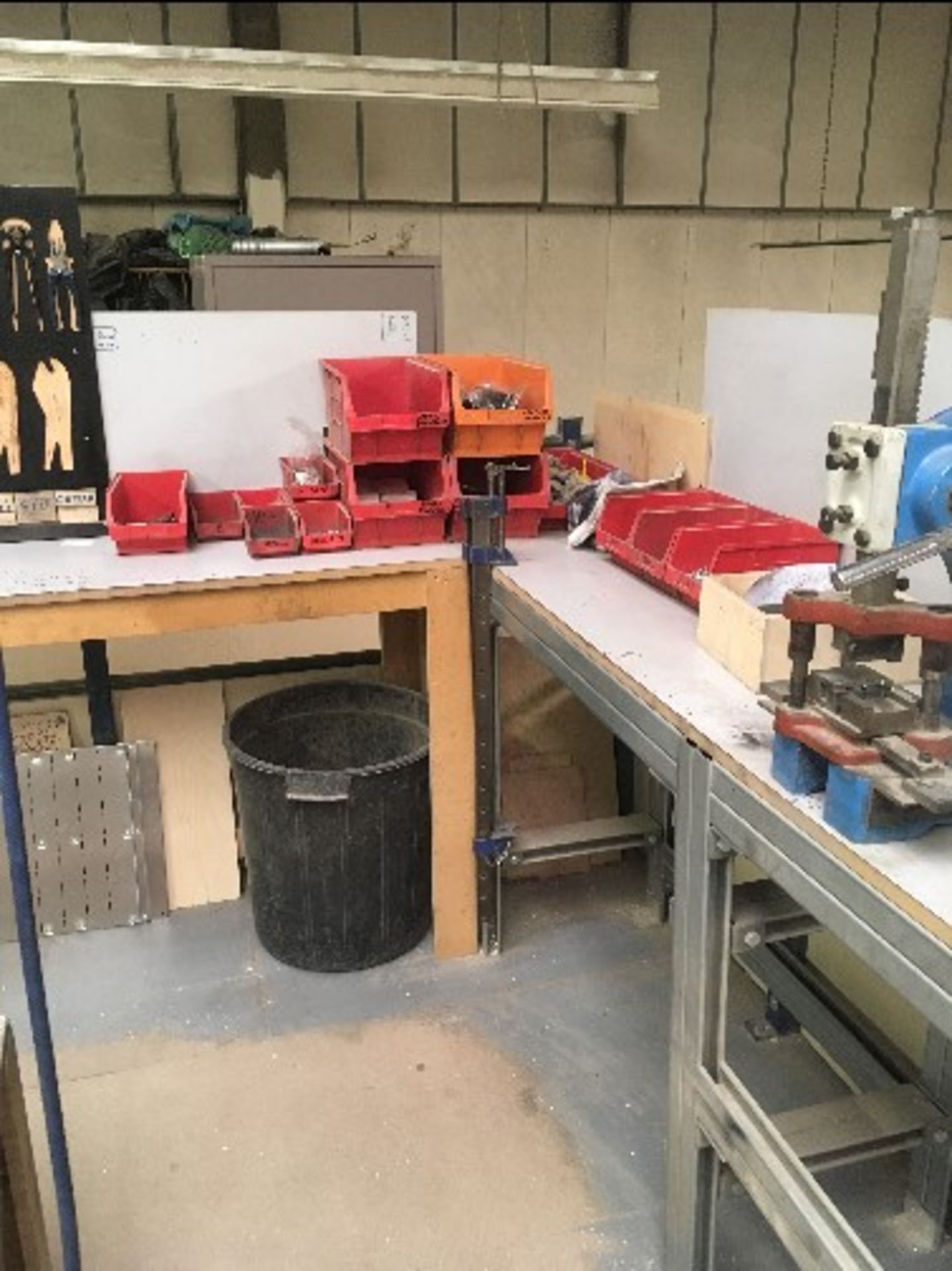 (2) Workbenches & Contents - Image 2 of 6