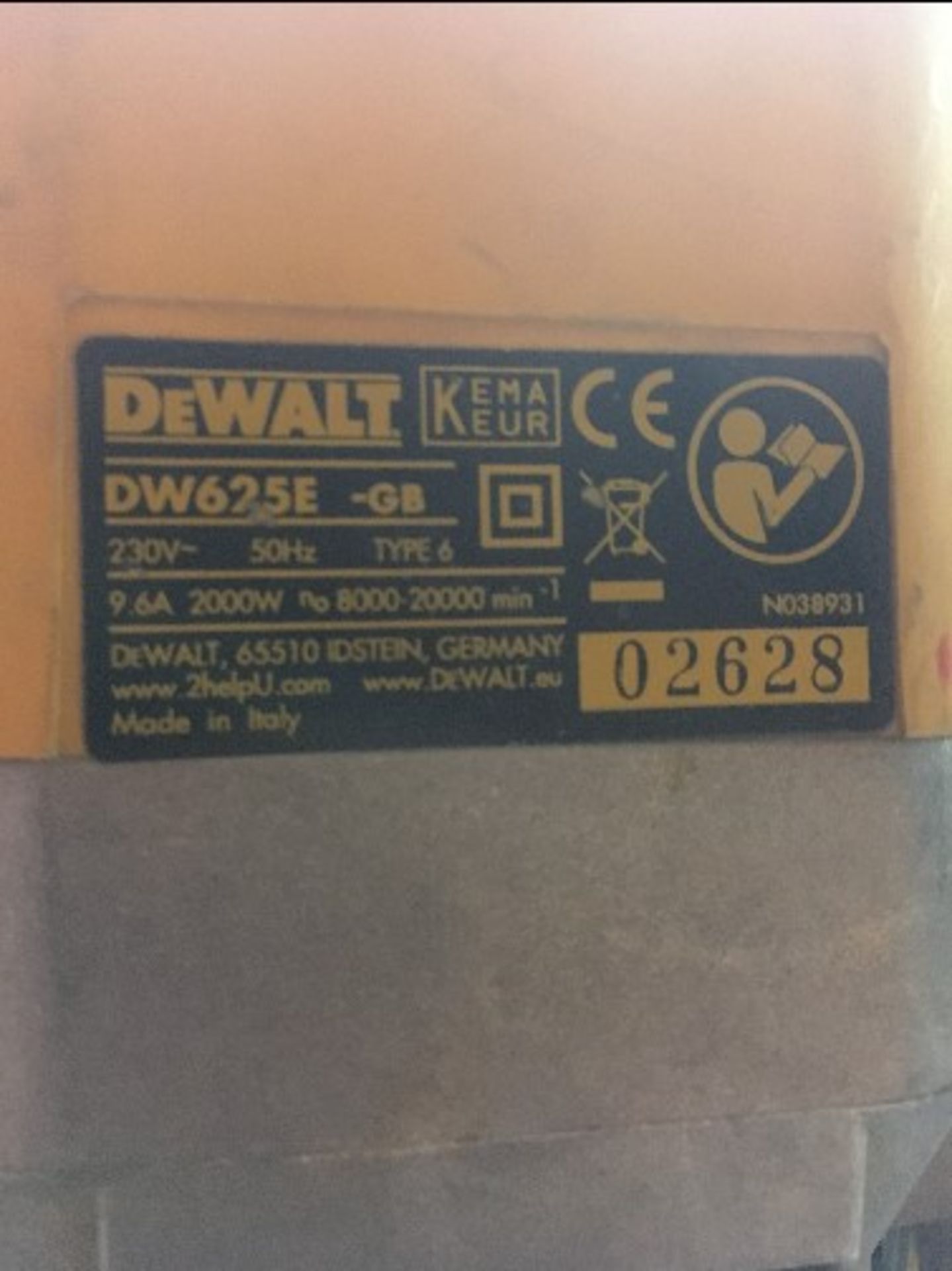 Dewalt DW625E 1/2 Inch Variable Speed Plunge Router - Image 2 of 2