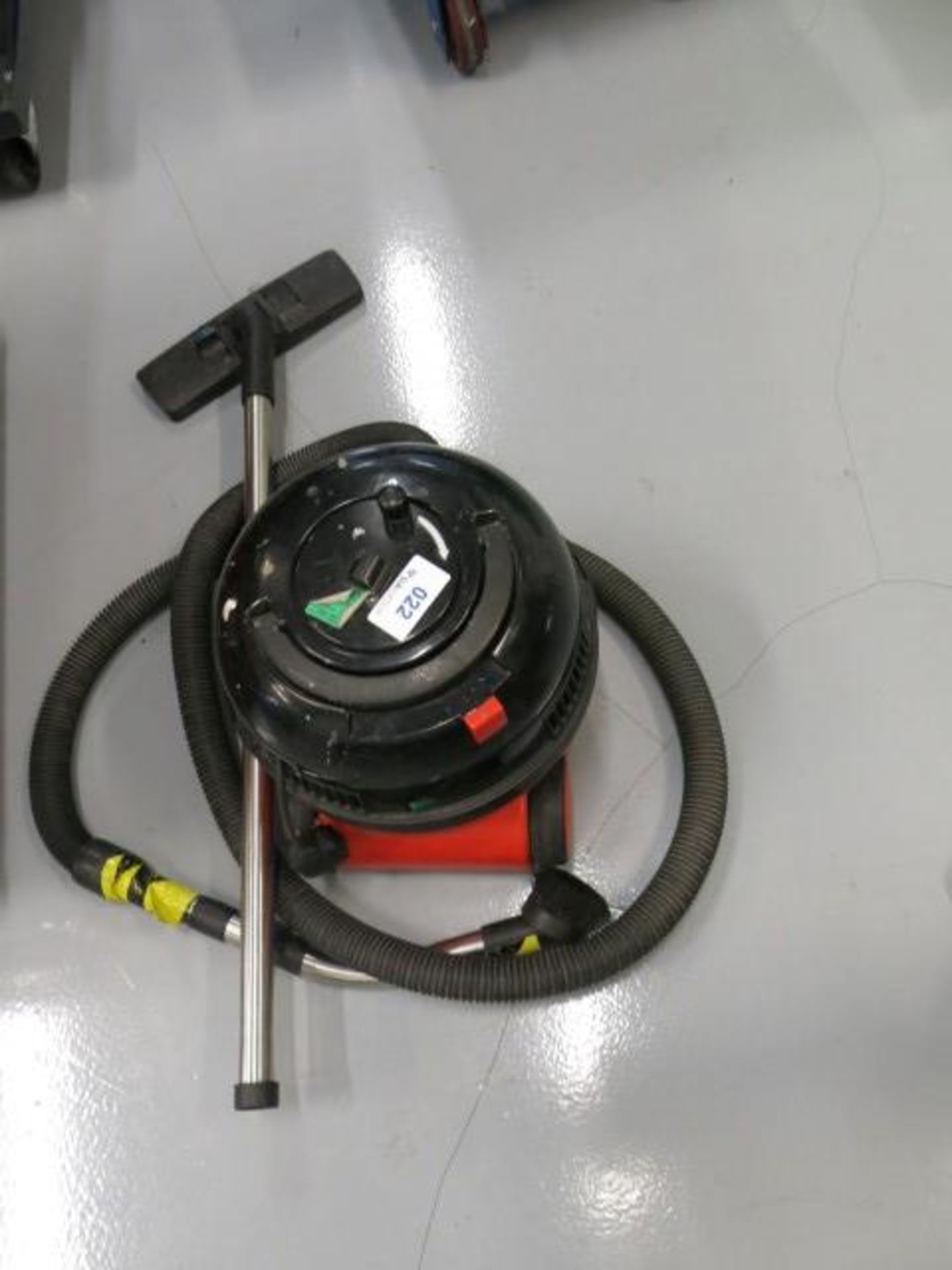 Henry vacuum cleaner - Image 2 of 2