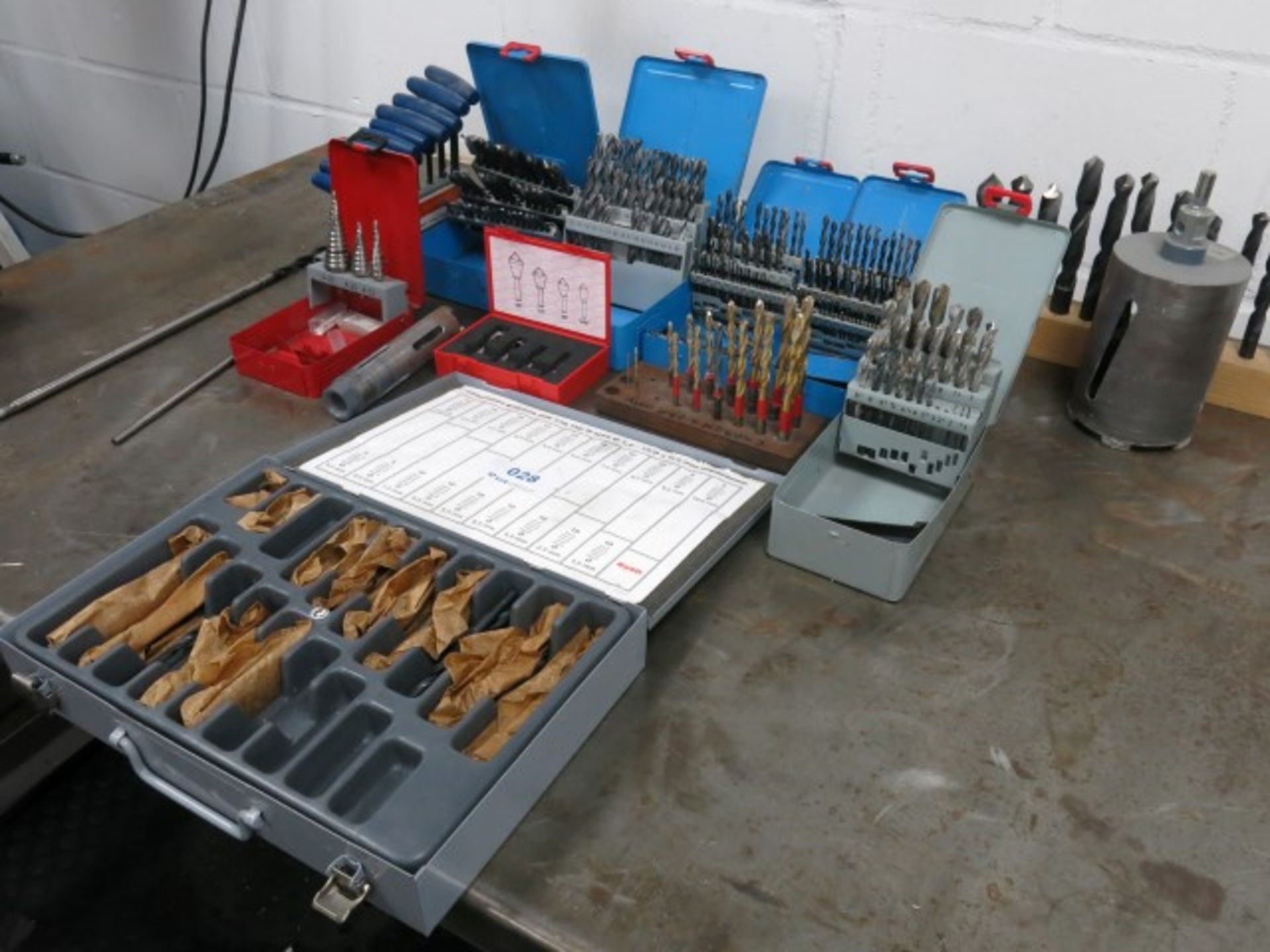 Quantity of twist drills in boxes, deburring set, T-bar allen keys, hole saws etc - Image 2 of 3