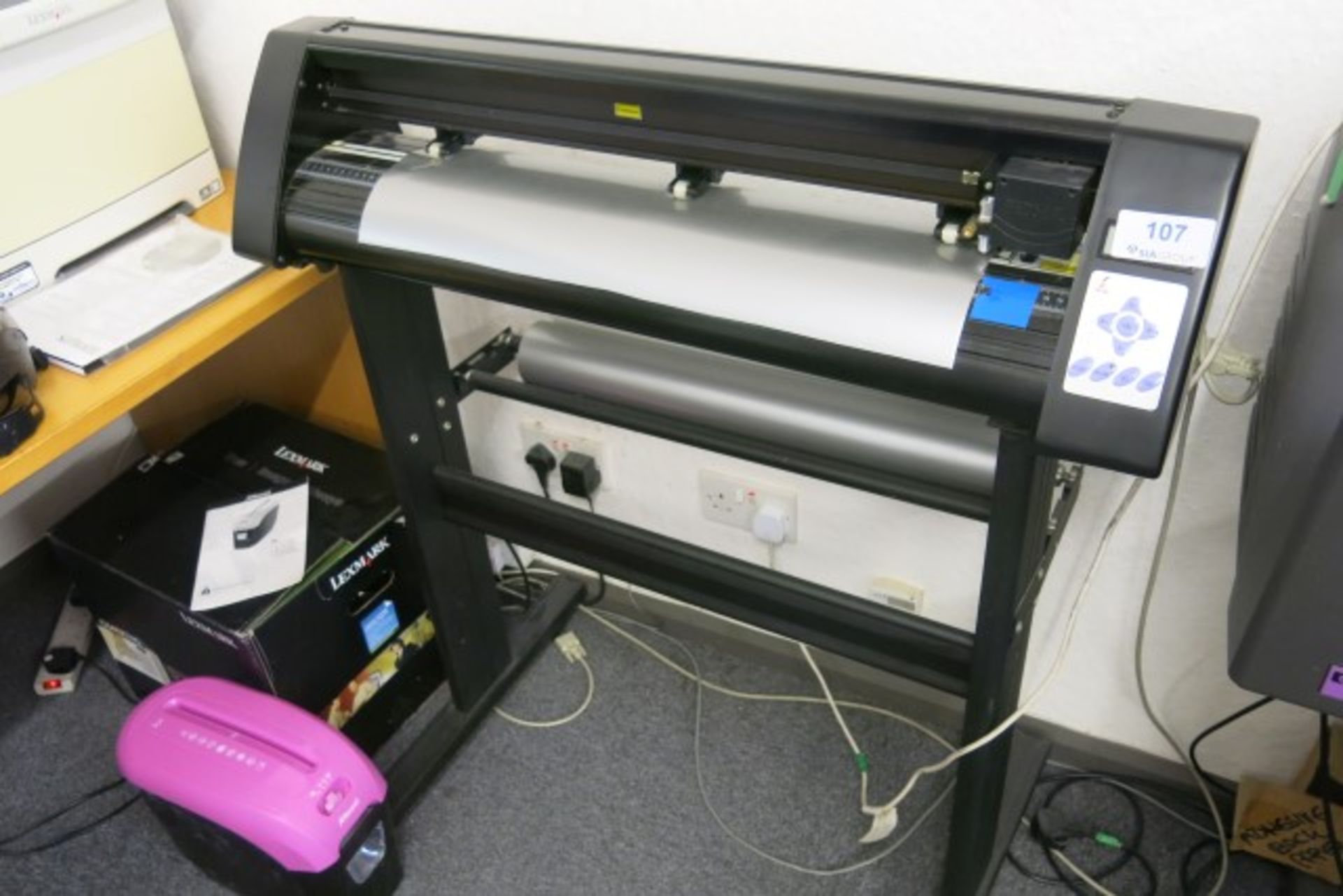 Red Sail vinyl cutting plotter c.730mm width with manual & disc - Image 2 of 3