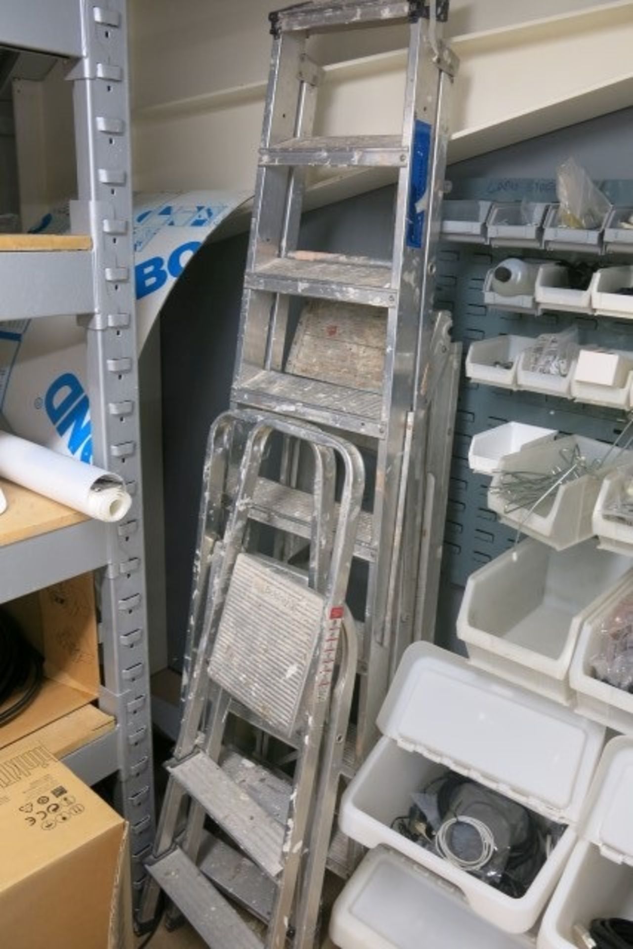 (4) Aluminium step ladders