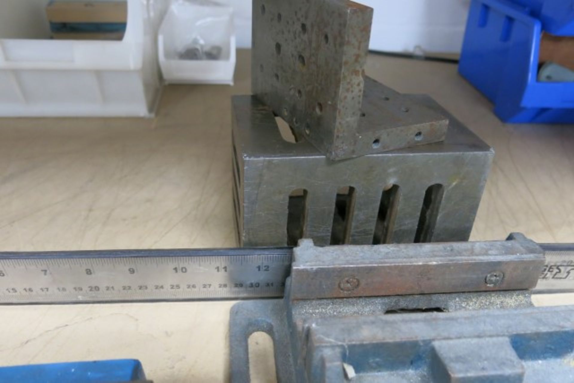 Quantity of machine vices and plates - Image 3 of 5