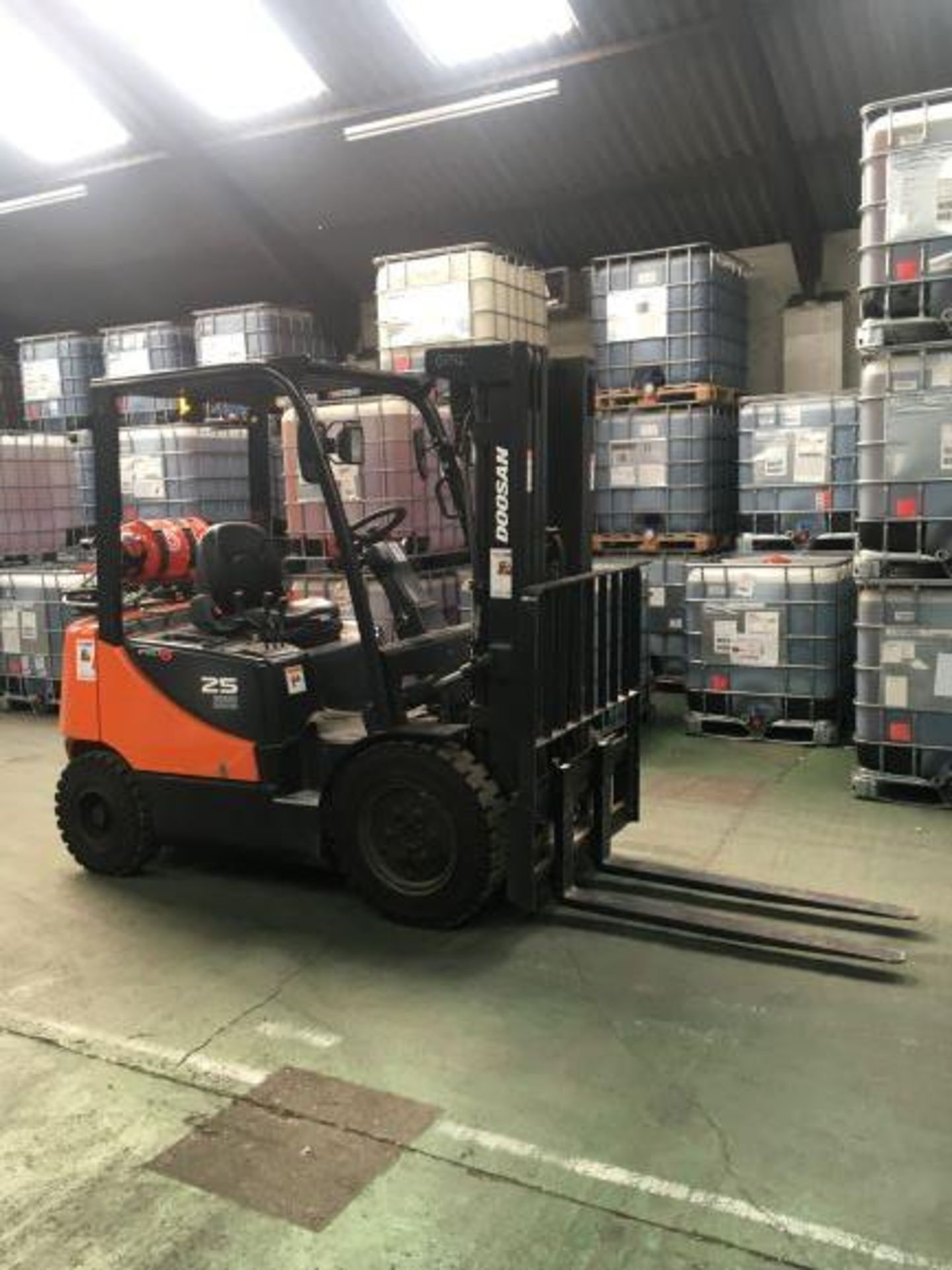 Doosan Pro 5-25 (model G25E.5) LPG ride-on counterbalance forklift