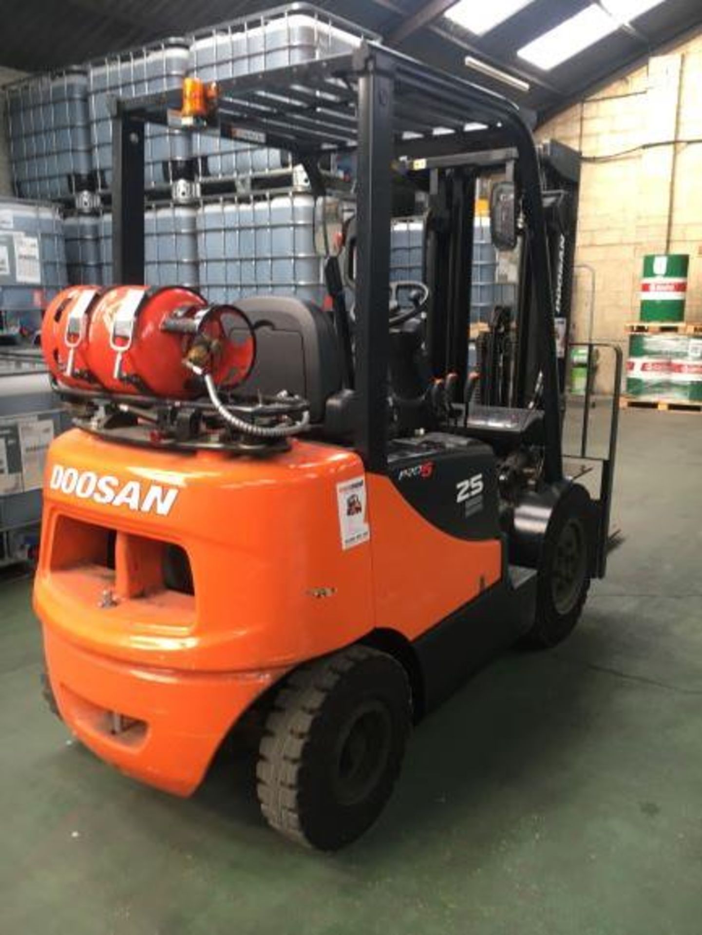 Doosan Pro 5-25 (model G25E.5) LPG ride-on counterbalance forklift - Image 6 of 8