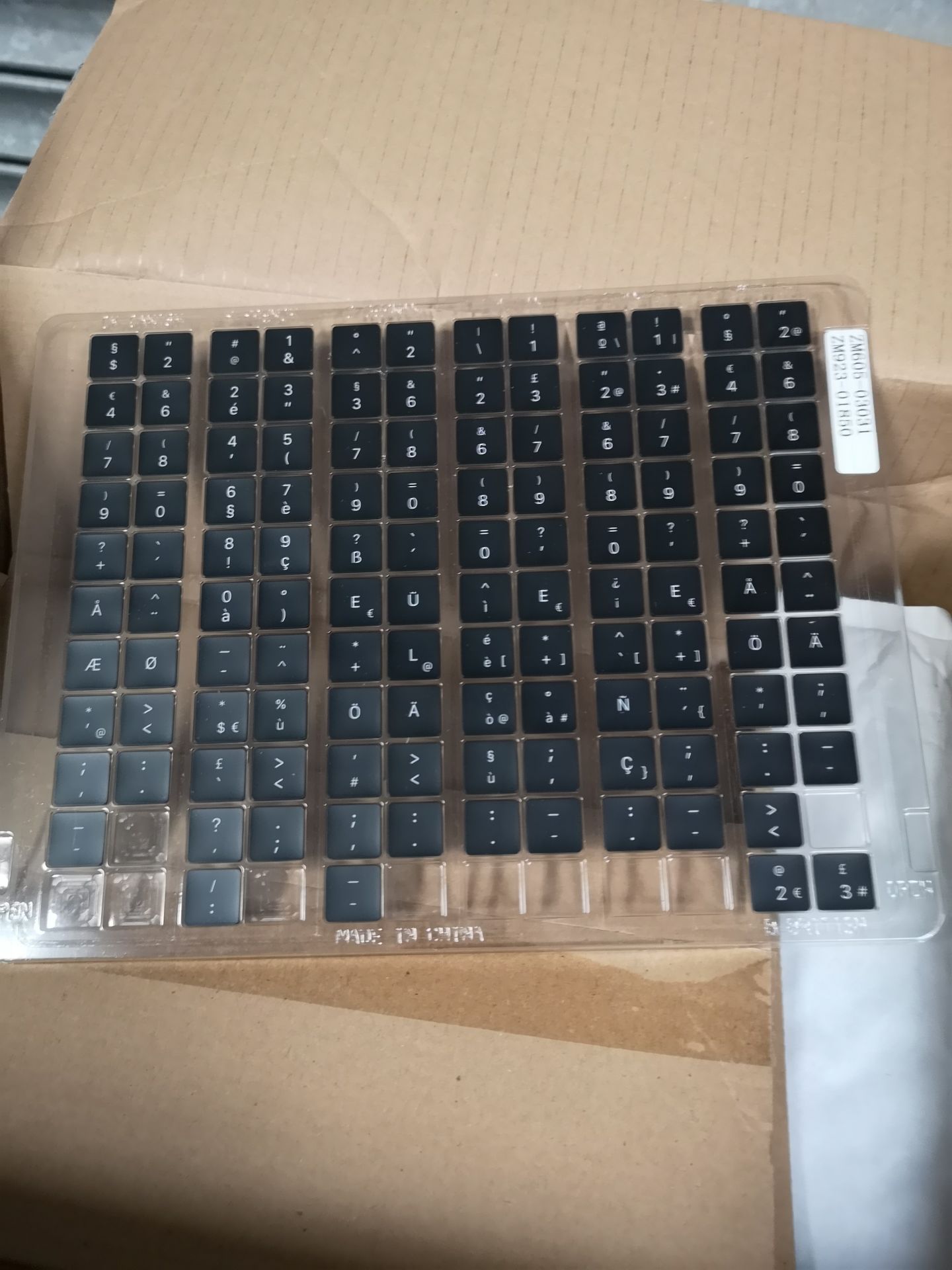 Quantity of Apple Keyboard Key Spares - Image 2 of 2